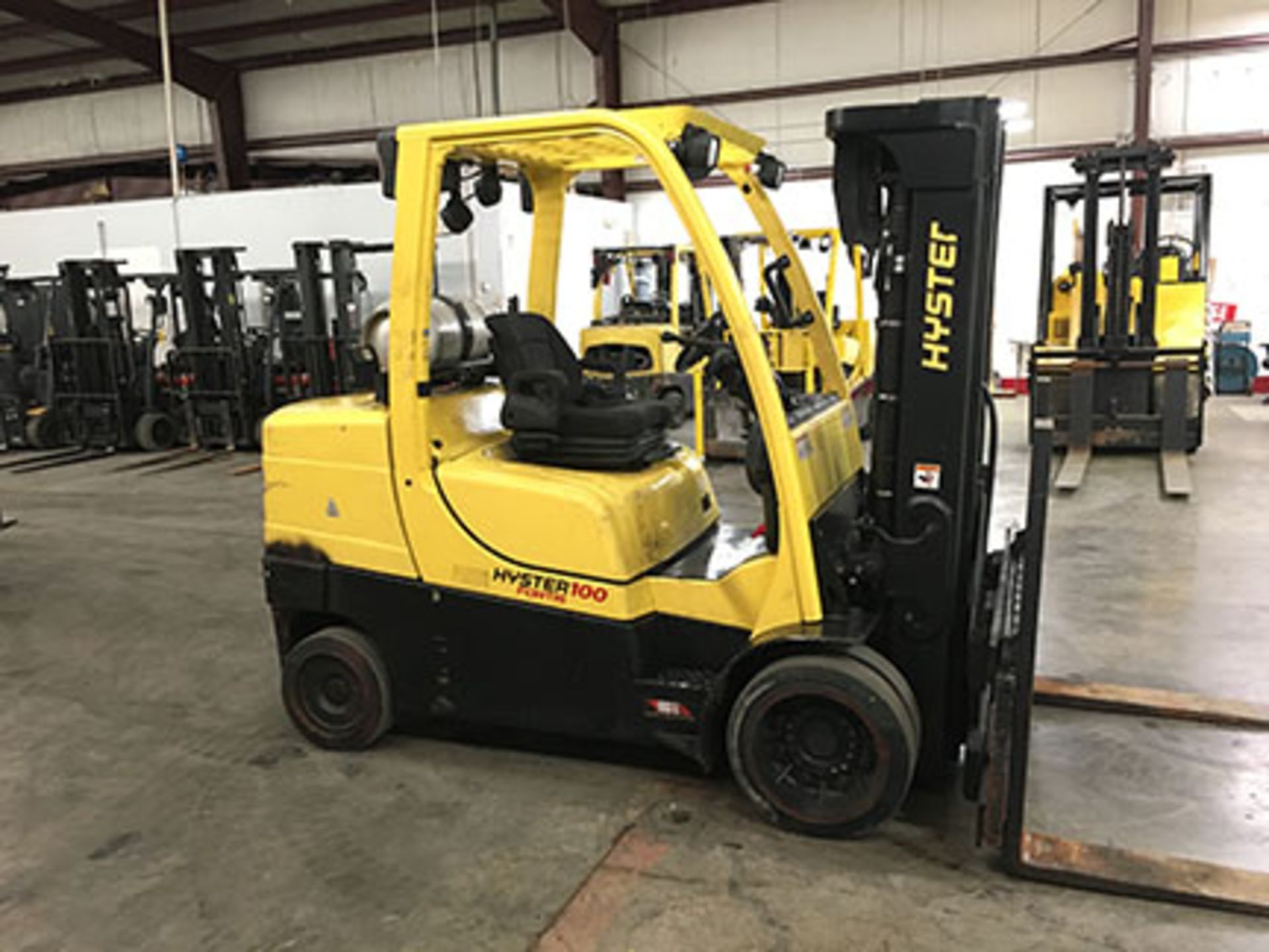 2013 HYSTER 10,000-LB., MODEL: S100FT, S/N: H004V01778L, LPG, SOLID TIRES, 163'' RAISED/85'' LOWERED - Image 3 of 5