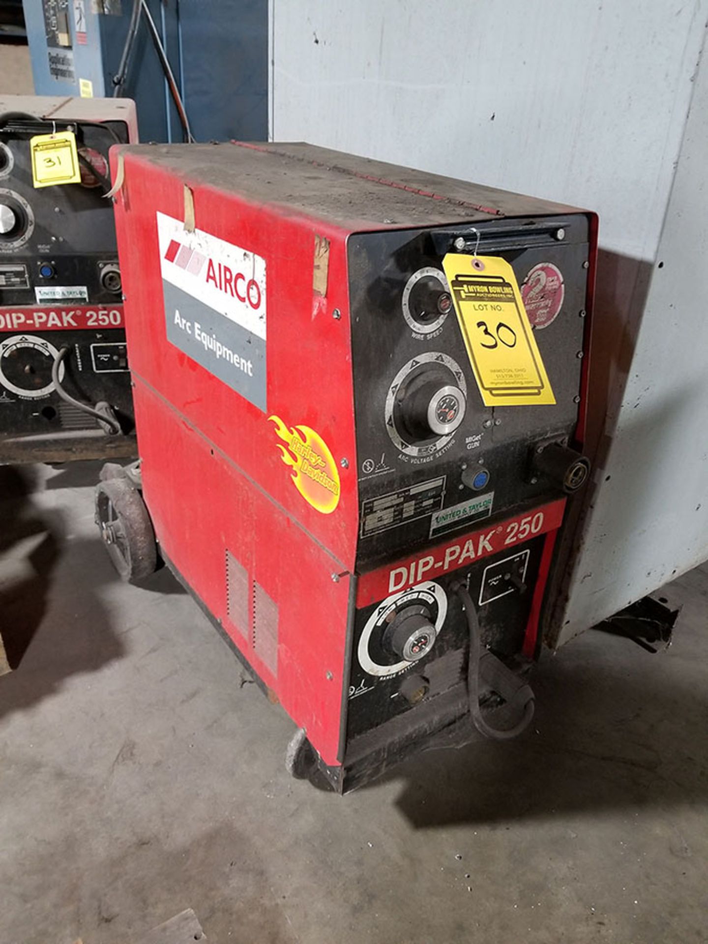 AIRCO DIP-PAK 250 ARC WELDER, S/N D1404256, IN 230V, 50-60HZ, SINGLE PHASE, 71.62 AMPS, OUT 27V, 250