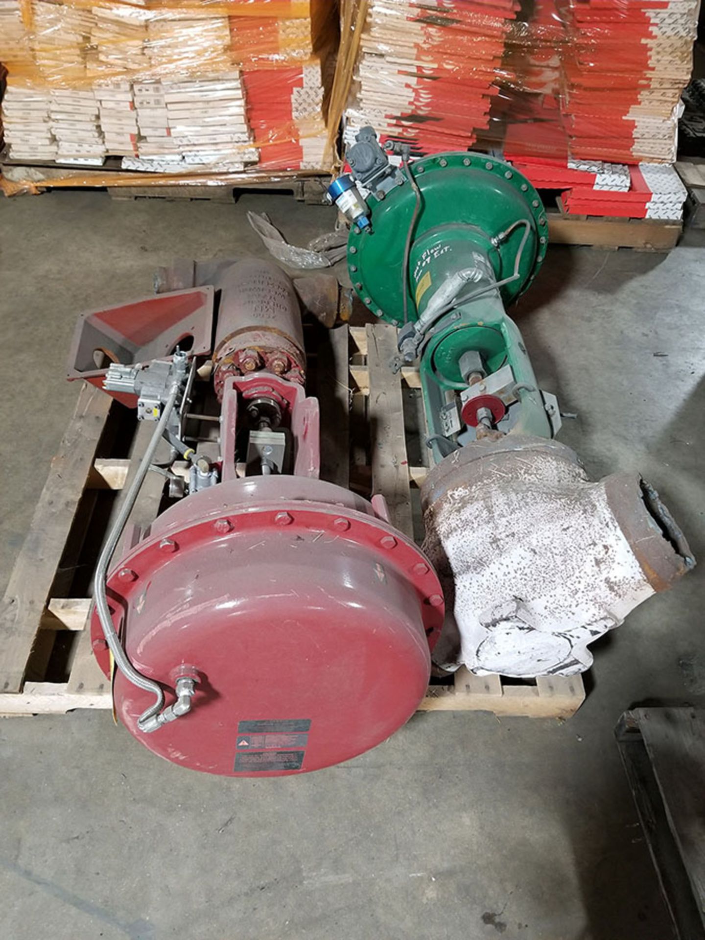 PALLET OF (2) LARGE ACTUATOR VALVES - MASONEILAN, FISHER - Image 2 of 5