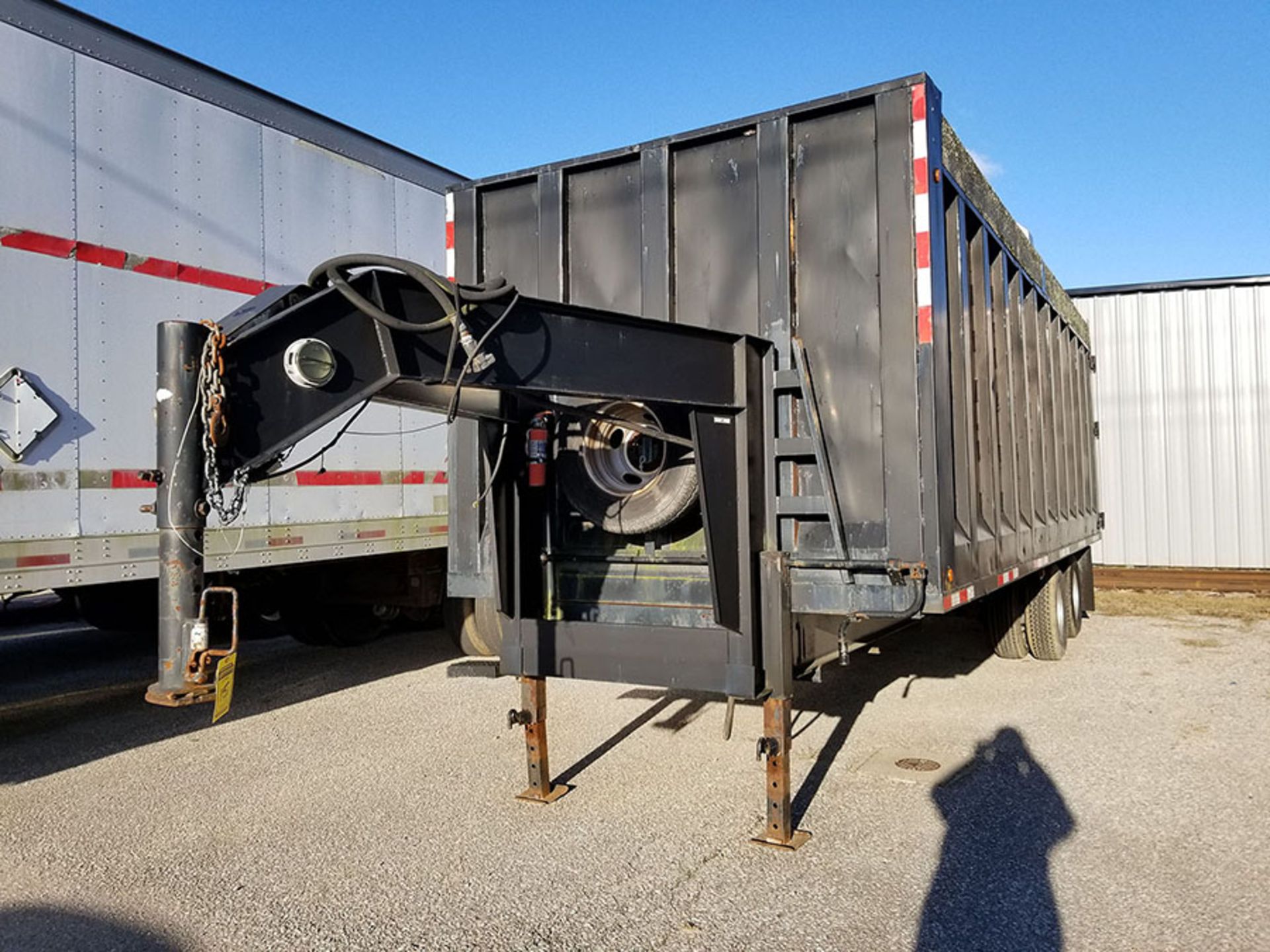 23' X 8' X 7' TANDEM AXLE DUMP TRAILER, GOOSENECK, REAR SIDE BY SIDE DOORS - Image 3 of 9