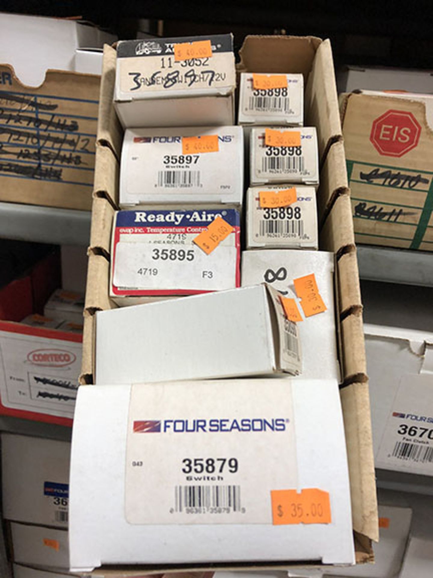 BULK LOT OF FOUR SEASONS, READY AIRE, PARKER, TRUCK AIR PARTS AUTOMOTIVE PARTS OVER 800 PARTS NEW IN - Image 7 of 22