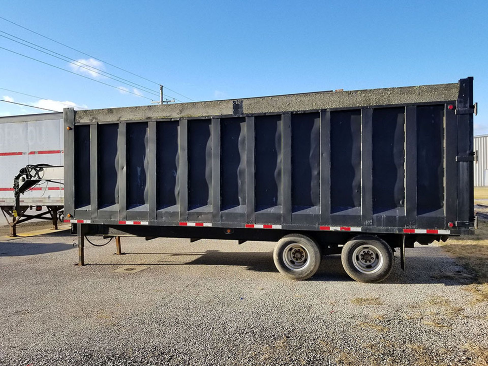 23' X 8' X 7' TANDEM AXLE DUMP TRAILER, GOOSENECK, REAR SIDE BY SIDE DOORS - Image 5 of 9