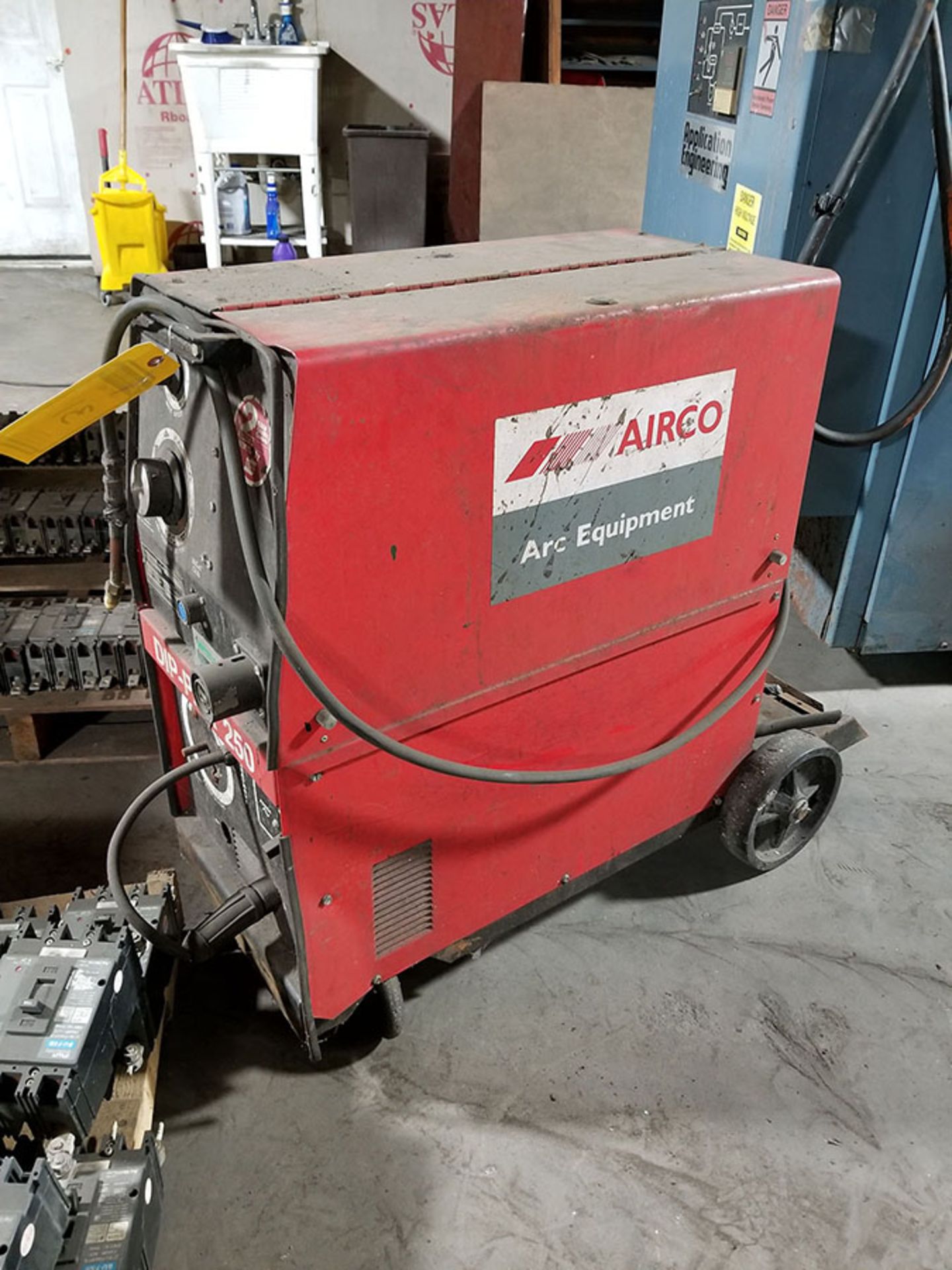 AIRCO DIP-PAK 250 ARC WELDER, S/N D1404257, IN 230V, 50-60HZ, SINGLE PHASE, 71.62 AMPS, OUT 27V, 250 - Image 2 of 3