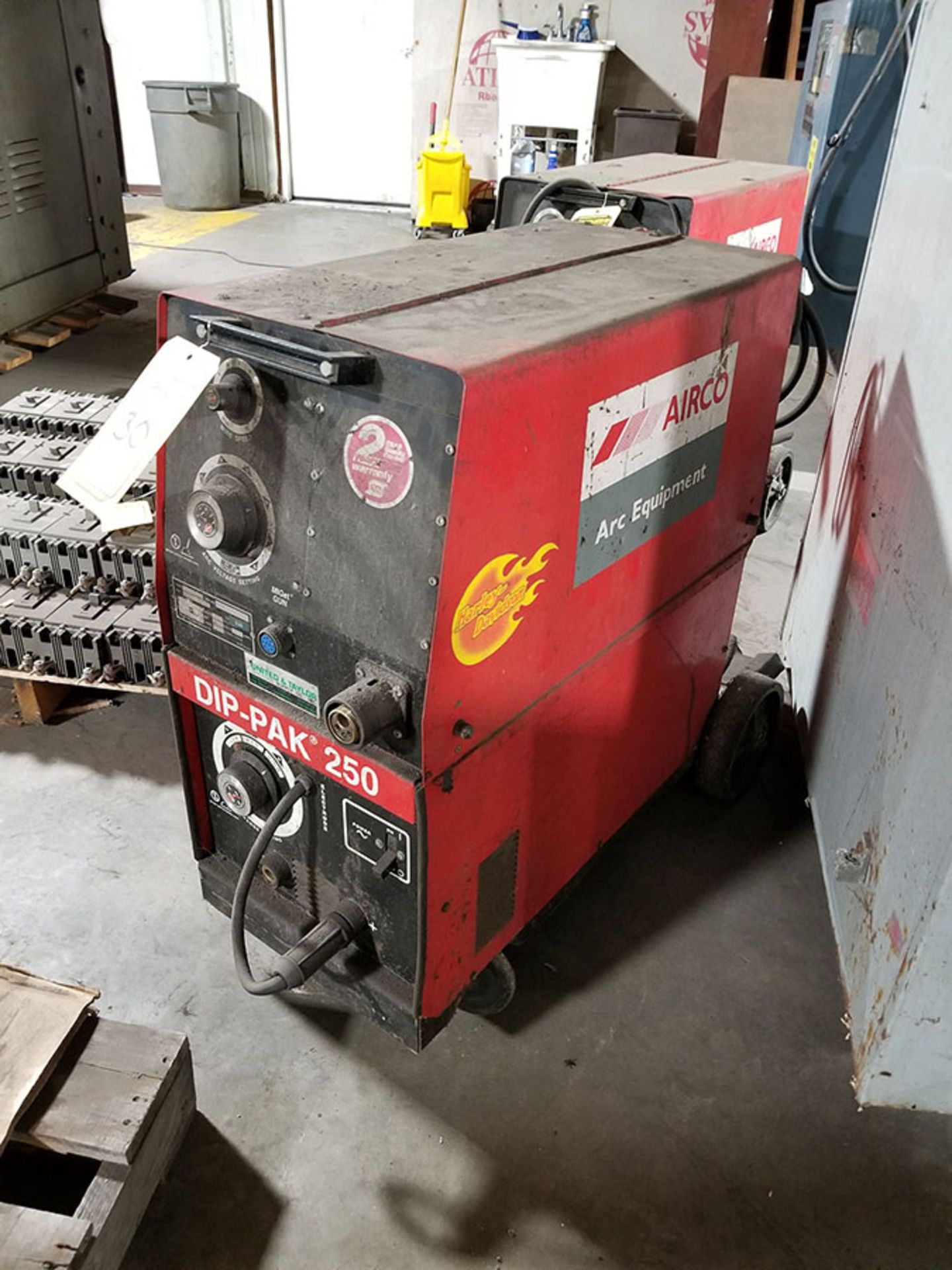 AIRCO DIP-PAK 250 ARC WELDER, S/N D1404256, IN 230V, 50-60HZ, SINGLE PHASE, 71.62 AMPS, OUT 27V, 250 - Image 2 of 3