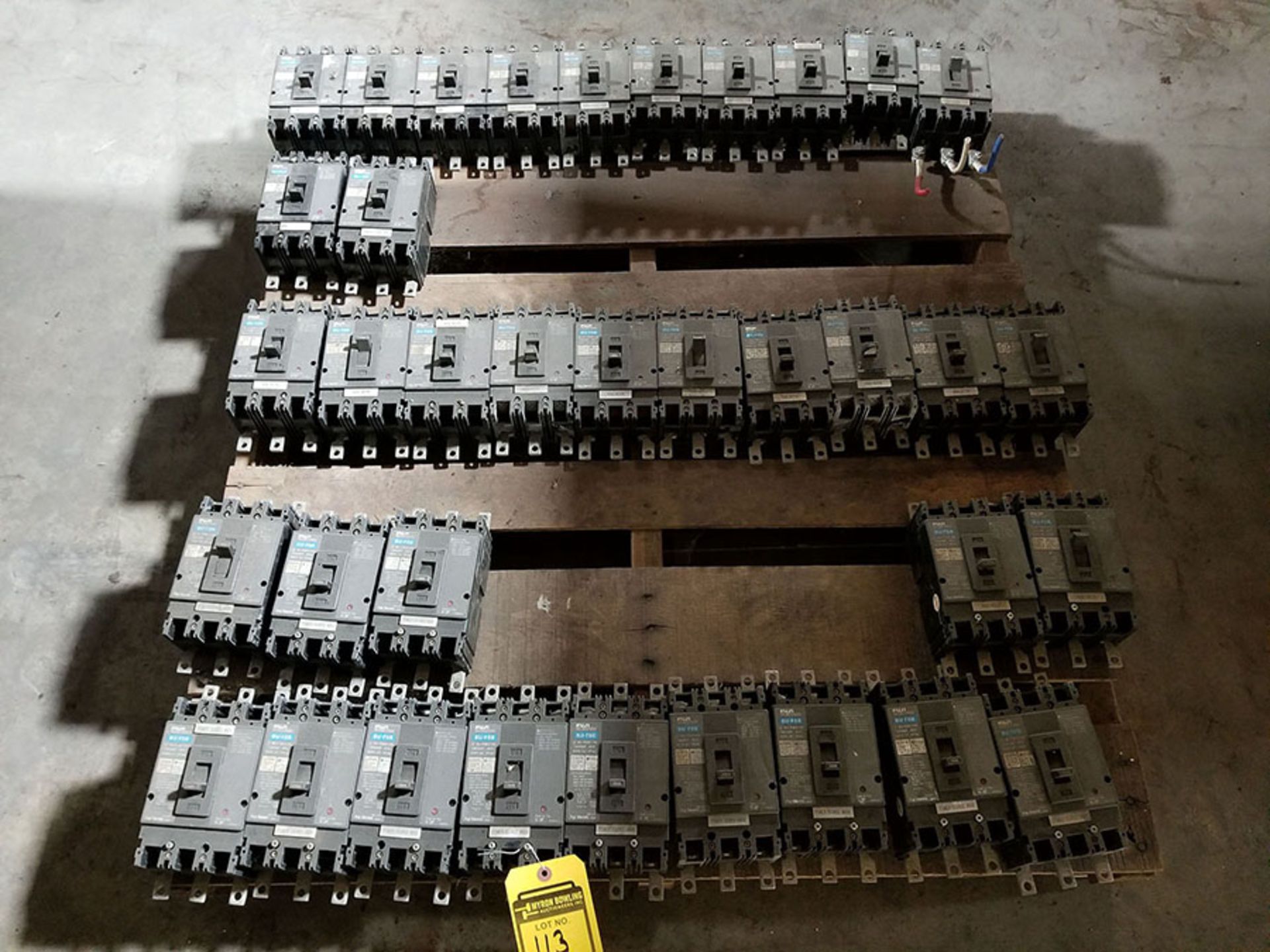 PALLET OF (15) FUJI BU-FSB 150-AMP BREAKERS, 3 POLE (X10) 125-AMP, 3 POLE (X12) 60-AMP, 600V AC, 3