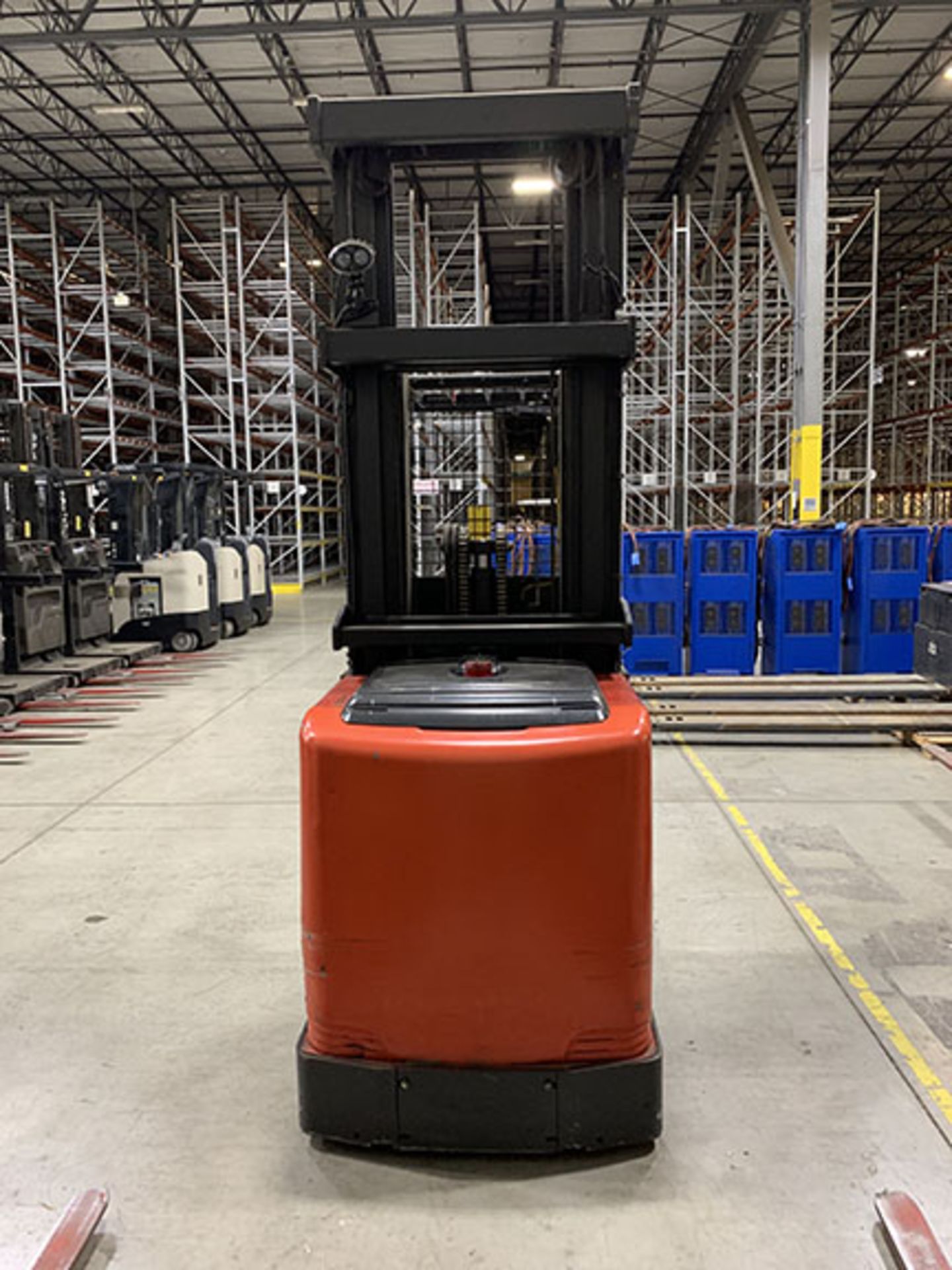 2006 RAYMOND 3,000 LB. CAPACITY ELECTRIC ORDER PICKER; 36-VOLT, 273'' MAX LOAD HEIGHT, 118'' MAST - Image 5 of 5