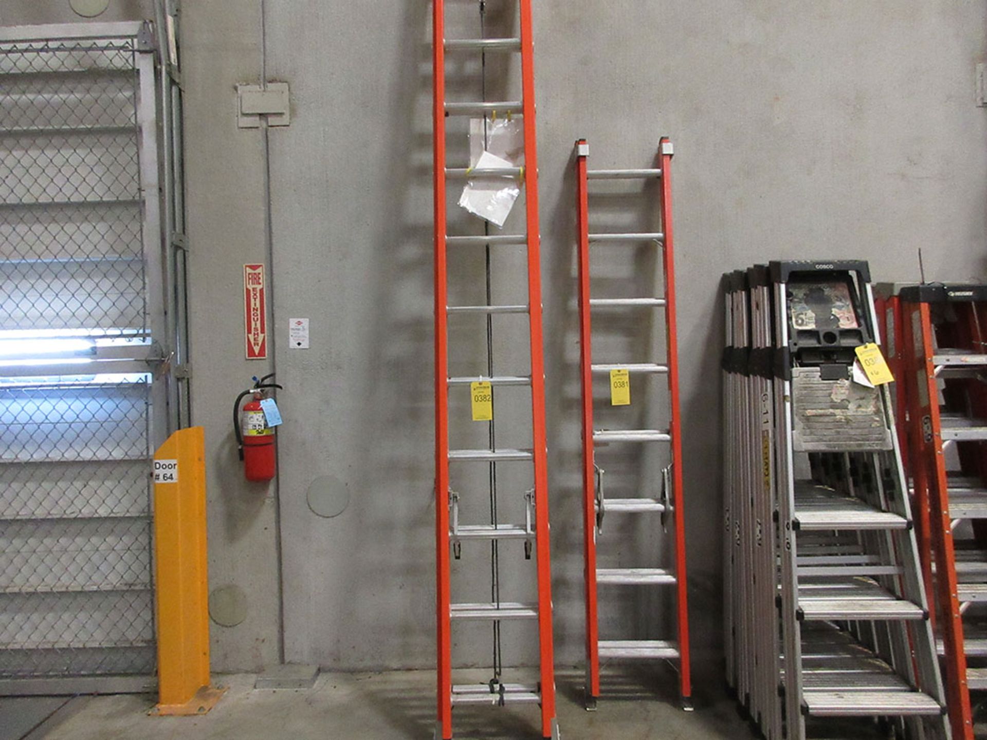 WERNER 24' FIBERGLASS EXTENSION LADDER