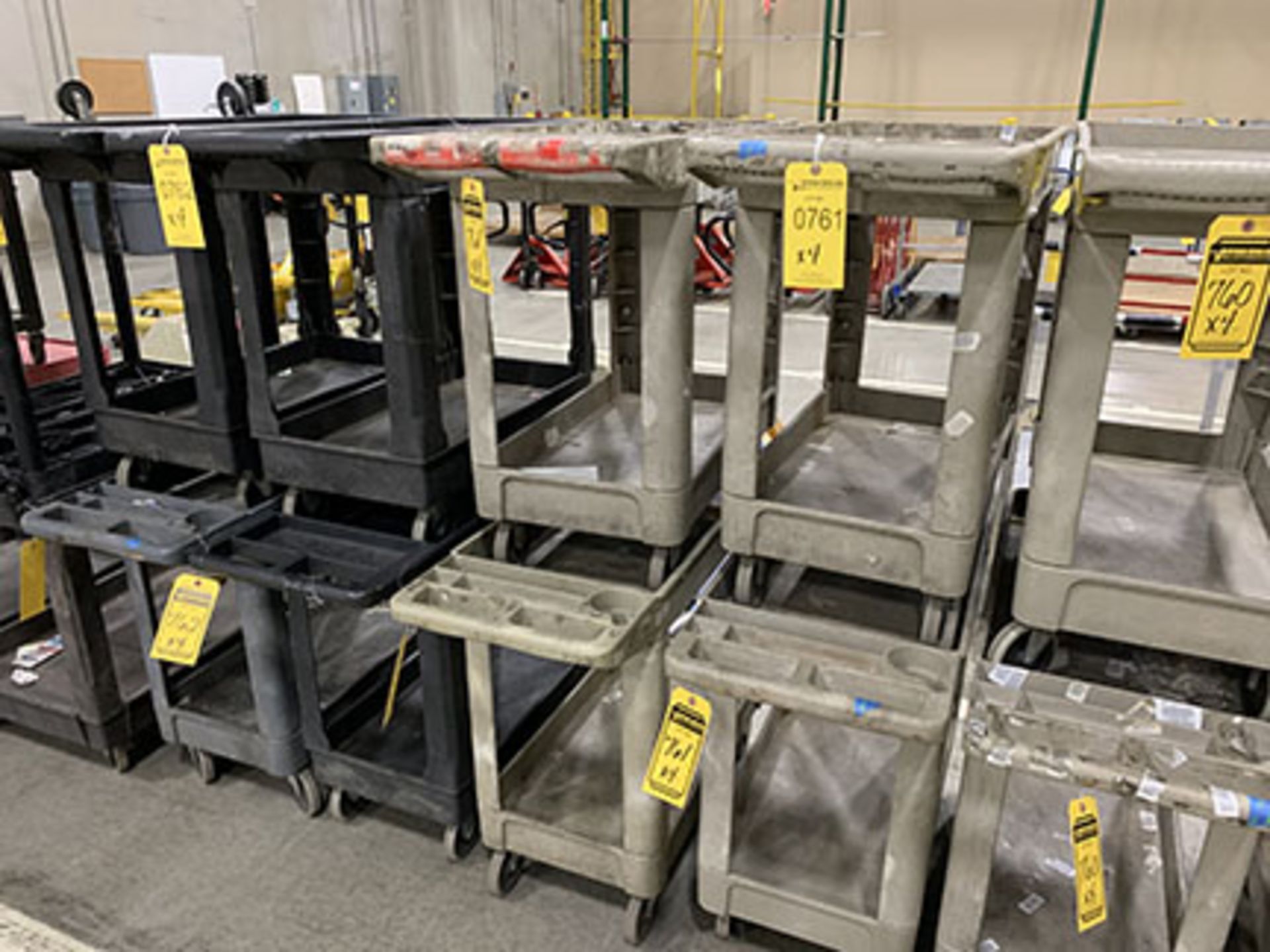 (4) RUBBERMAID CARTS