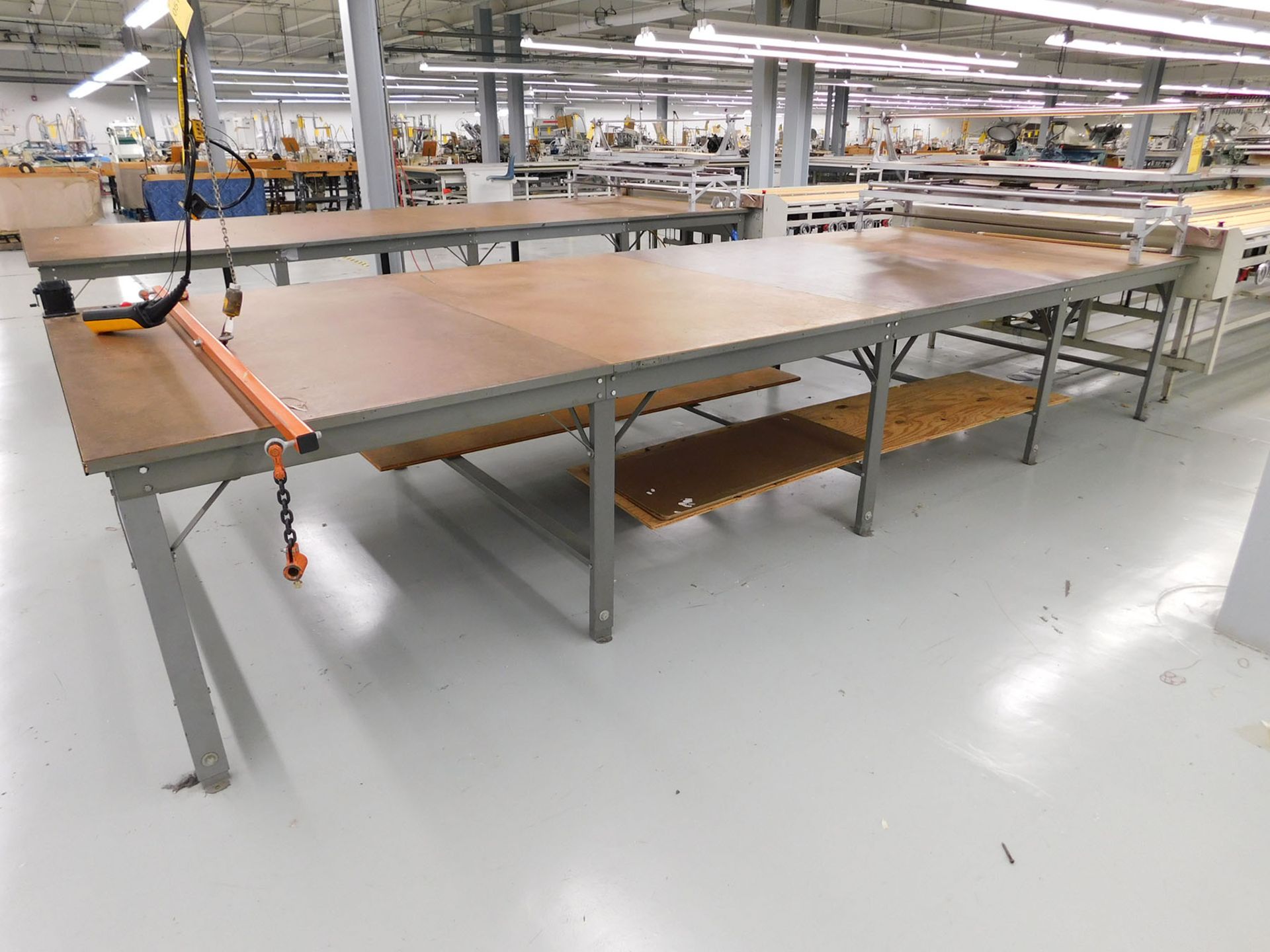 TABLE WITH SWIVEL SPREADER 16' LONG