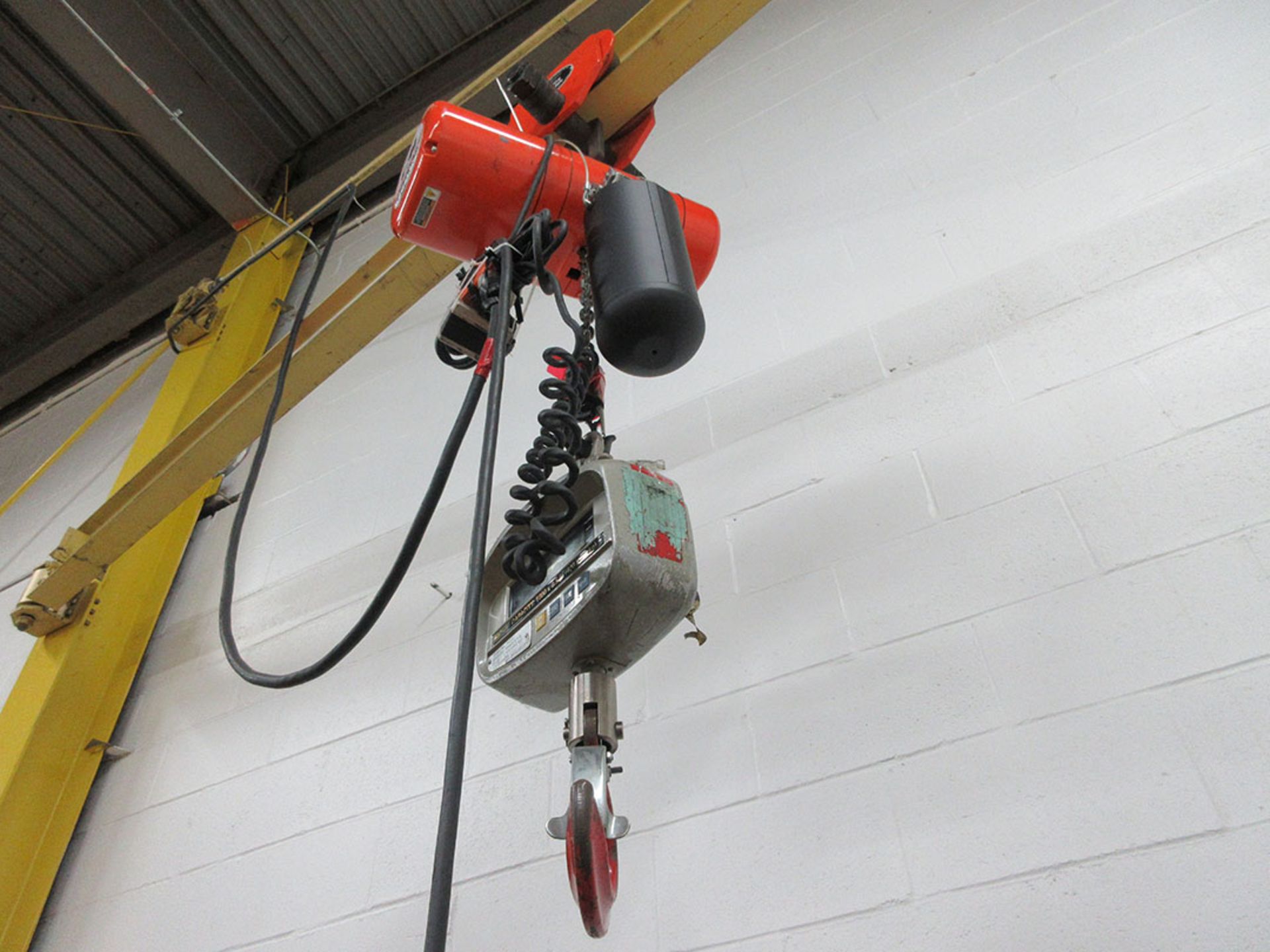 ABELL HOWE 1/2 TON JIB ARM WITH CM 1/4 TON ELECTRIC HOIST & NC-1 1,000 LB. CAPACITY SCALE