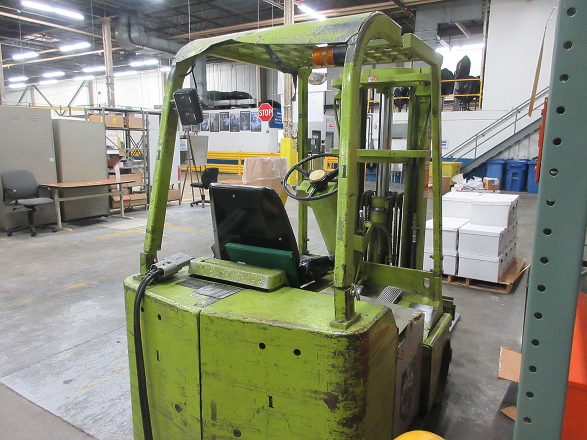 CLARK 3,000 LB. CAPACITY ELECTRIC FORKLIFT; MODEL TW30B, 36V, 2-STAGE MAST, 170'' MAX LOAD HEIGHT, - Image 2 of 5