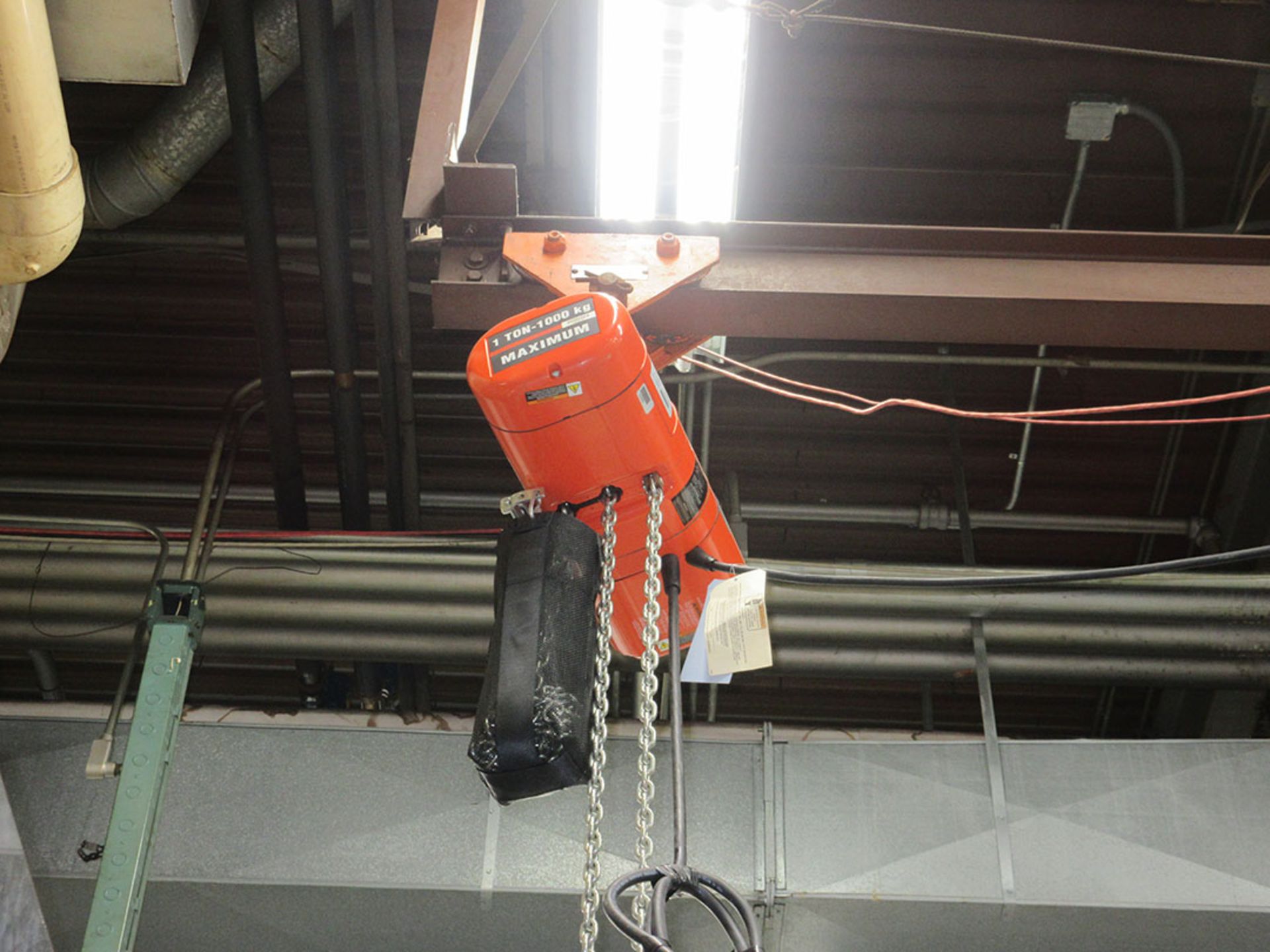 CM MAXIMUM 1-TON ELECTRIC HOIST, (2) TROLLEYS (NO RAIL)