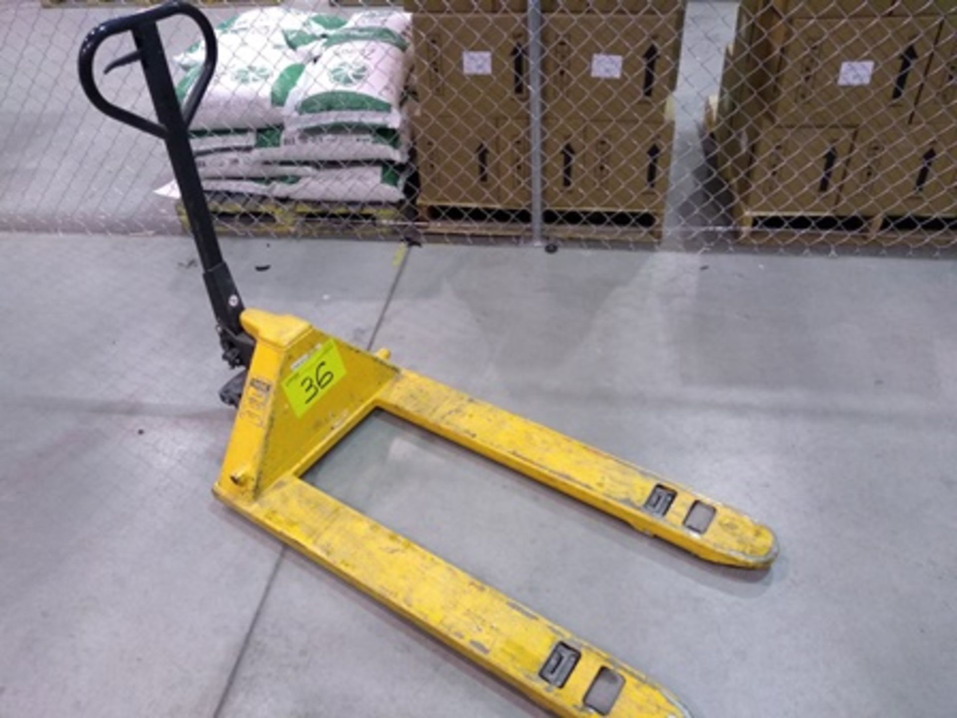 GS Manual pallet truck, max load capacity 2.5 ton, 3.9ft pallet jack. - Image 10 of 10