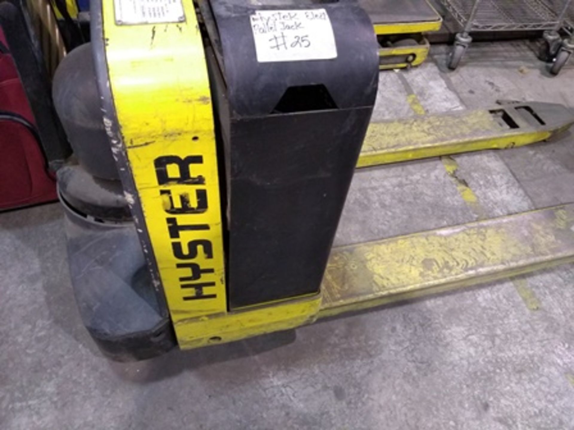Hyster Electric Pallet Jack, model W40z, max load 4,000 pounds, built-in charger and 24V battery - Image 4 of 17