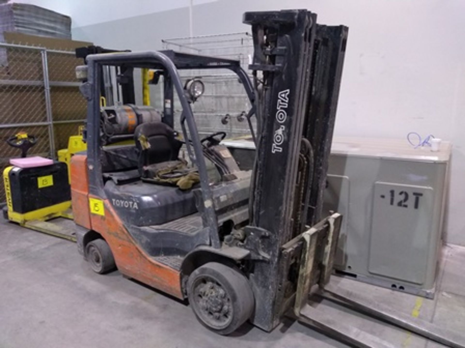 2008 Toyota 6,600 lb. Forklift, MODEL 8FGCU32, LPG engine, Max fork height 11 ft., 6,099 Hiurs - Image 9 of 25