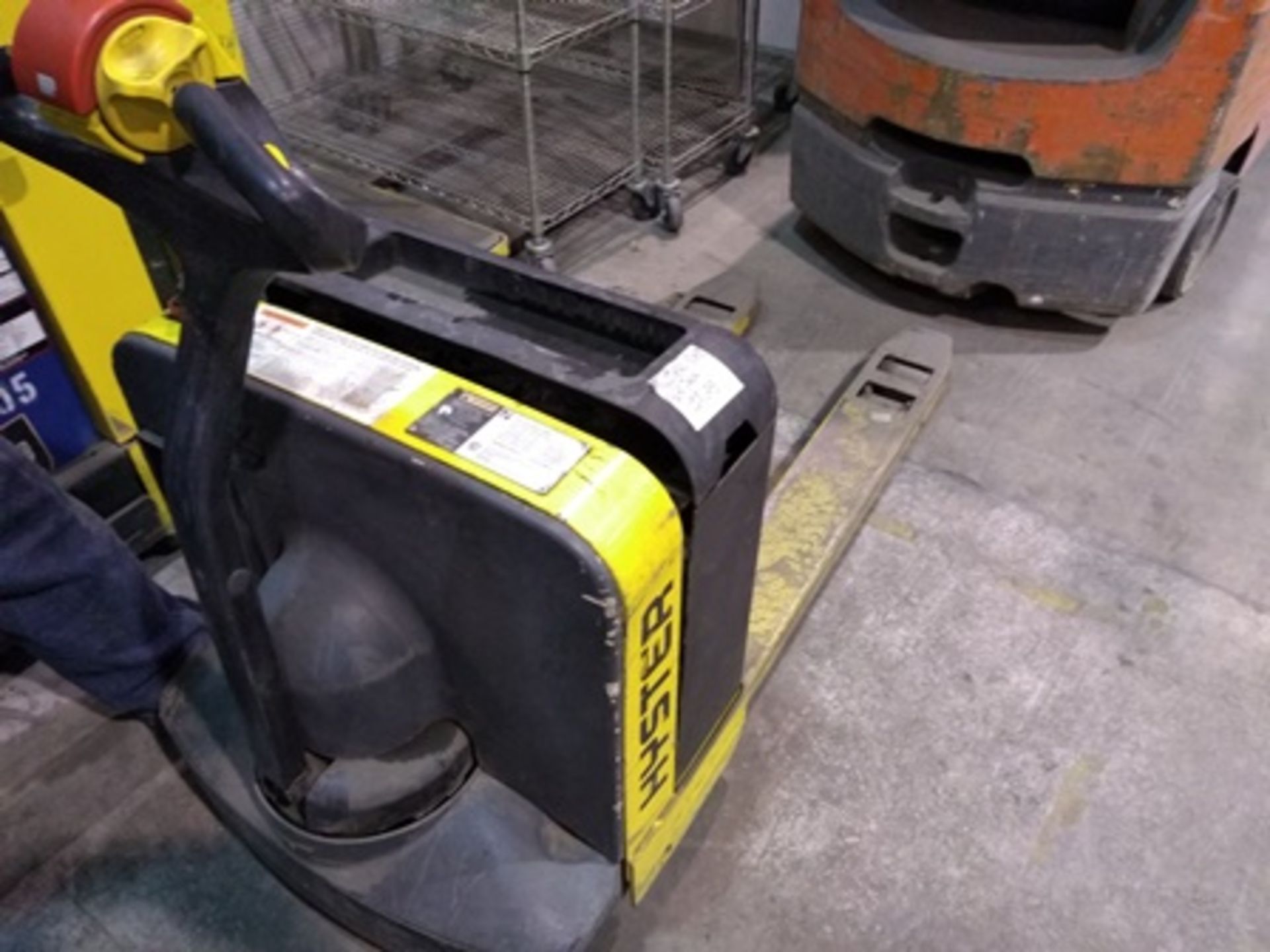 Hyster Electric Pallet Jack, model W40z, max load 4,000 pounds, built-in charger and 24V battery - Image 11 of 17