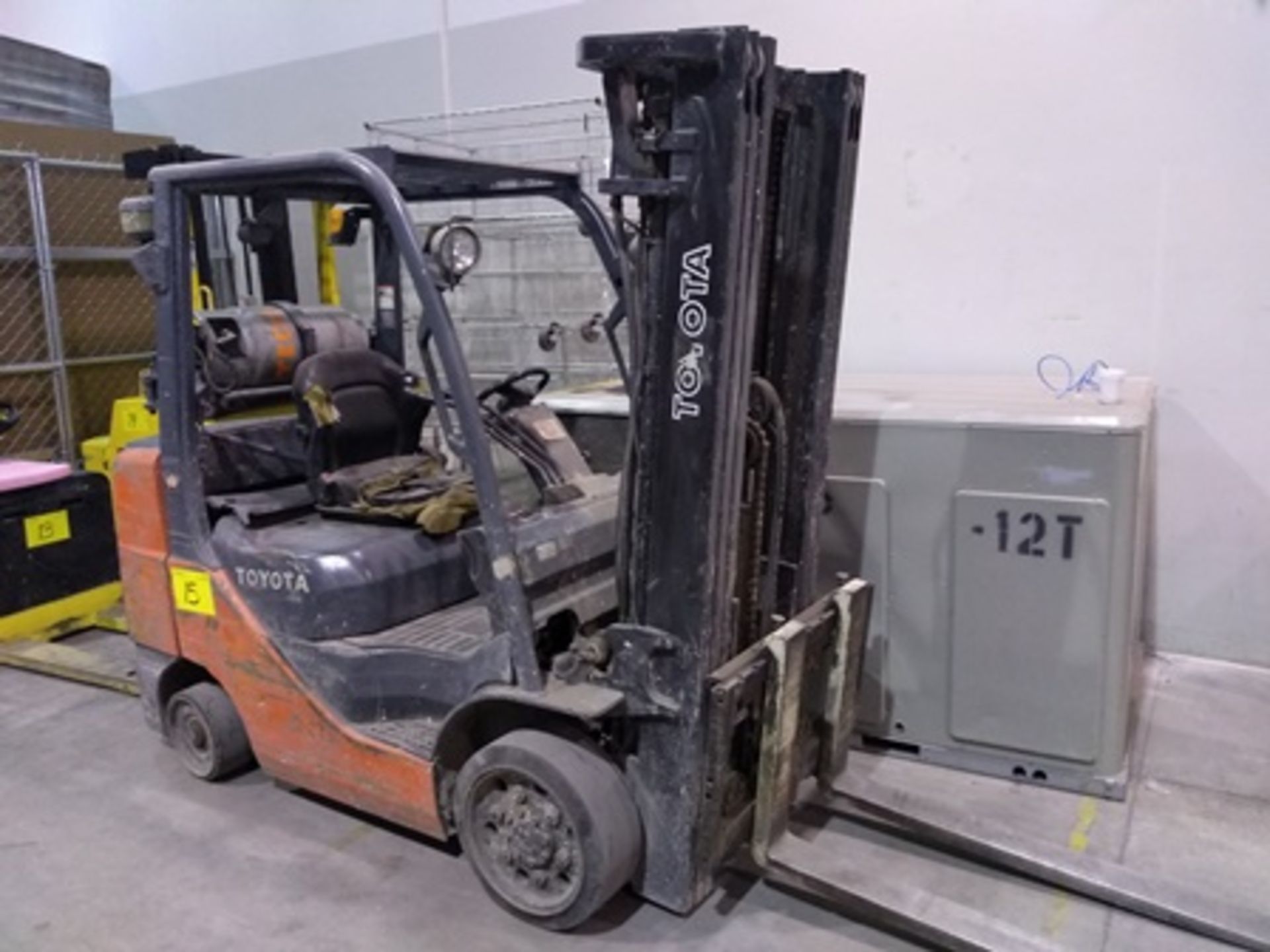 2008 Toyota 6,600 lb. Forklift, MODEL 8FGCU32, LPG engine, Max fork height 11 ft., 6,099 Hiurs - Image 24 of 25