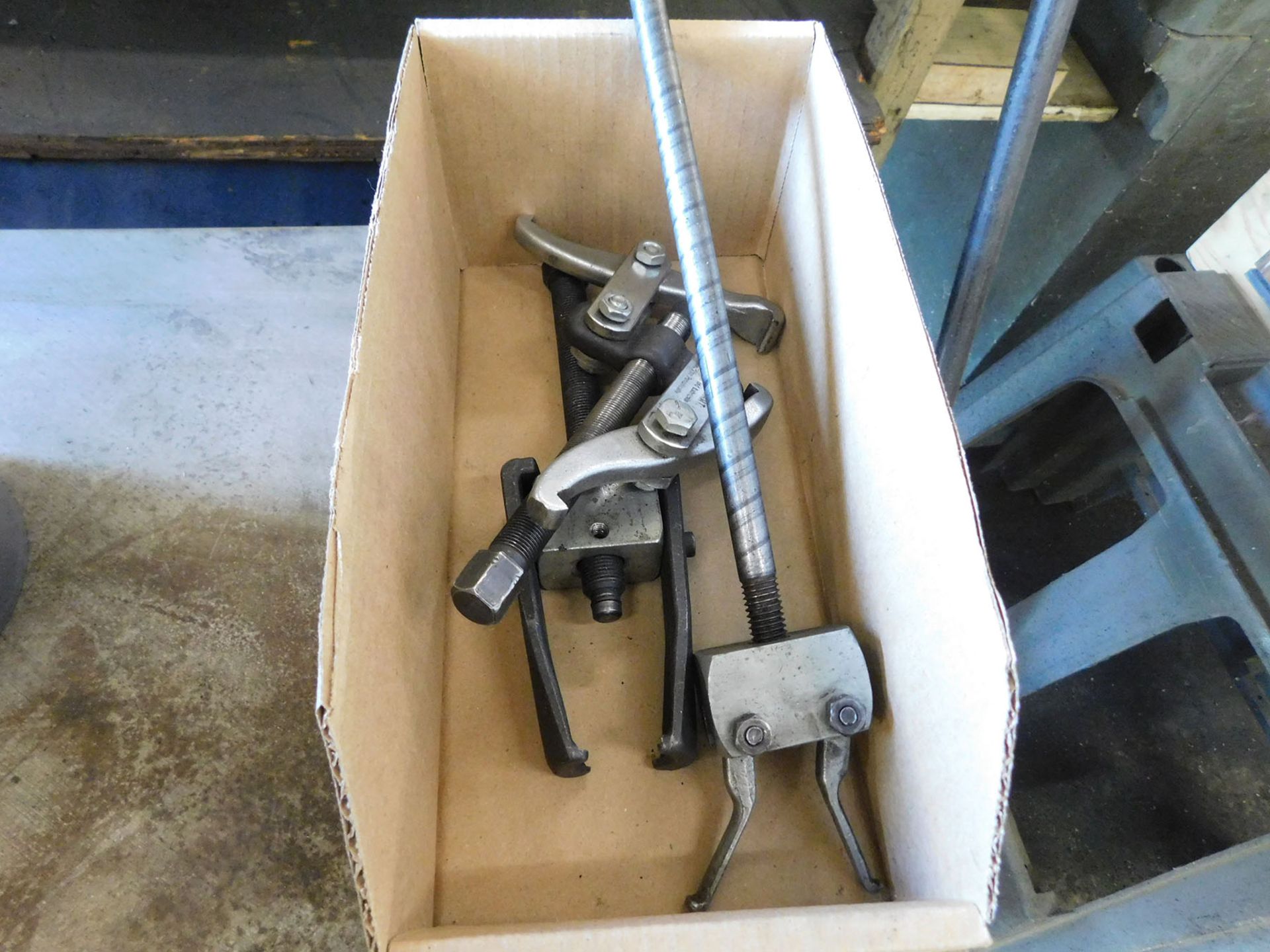 LOT OF BEARING PULLERS