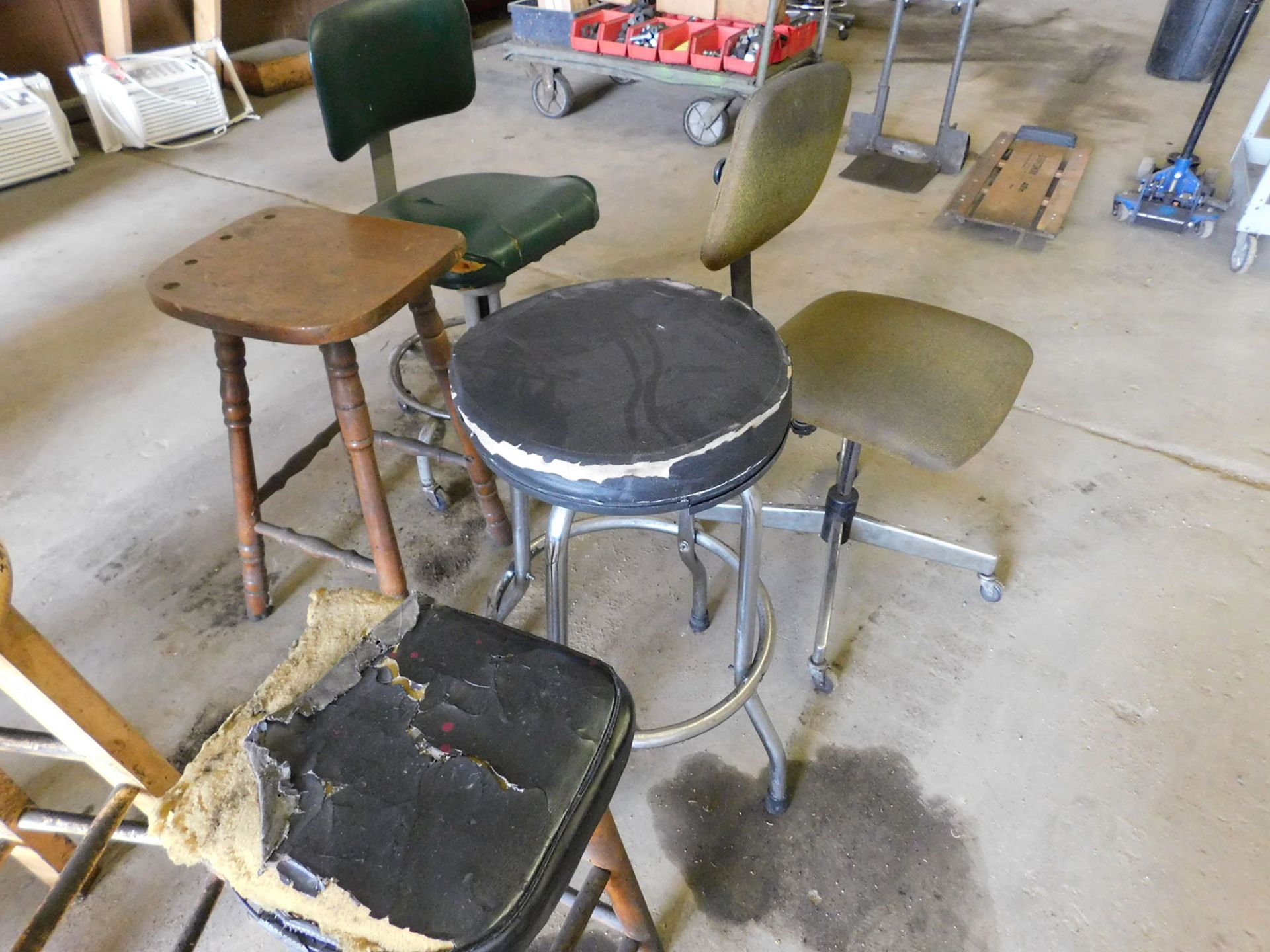 LOT OF ASSORTED CHAIRS