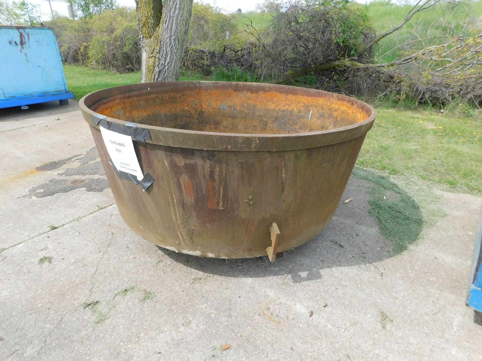 LARGE STEEL POT