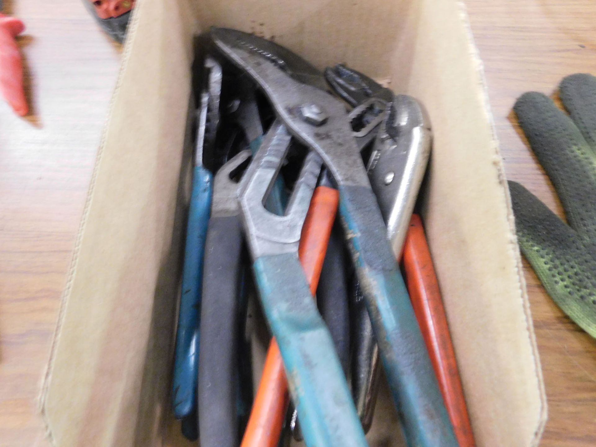 LOT OF ASSORTED PLIERS AND SNIPERS