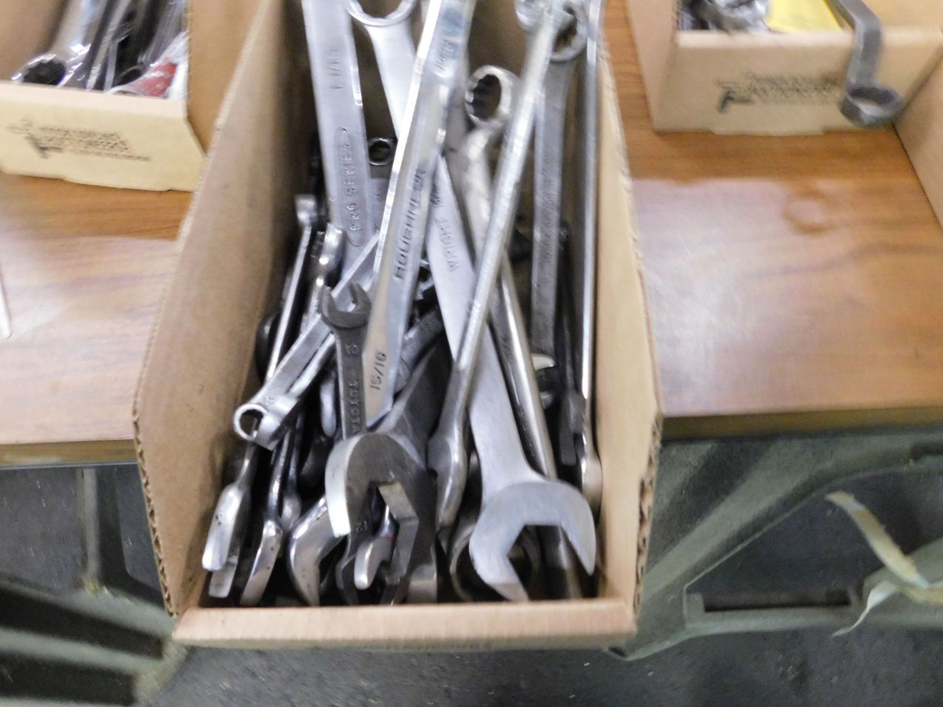 LOT OF ASSORTED WRENCHES