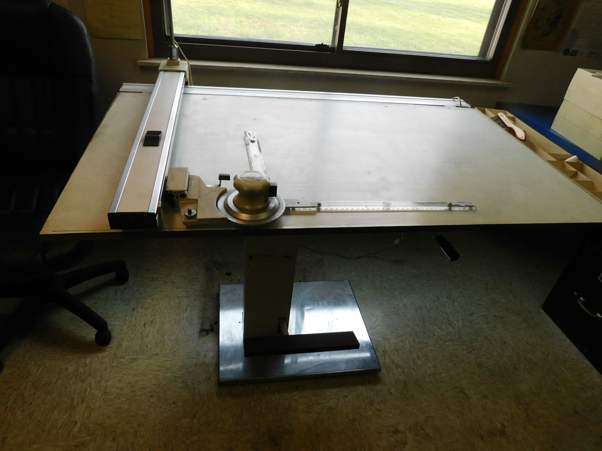 NEOLT DRAFTING TABLE