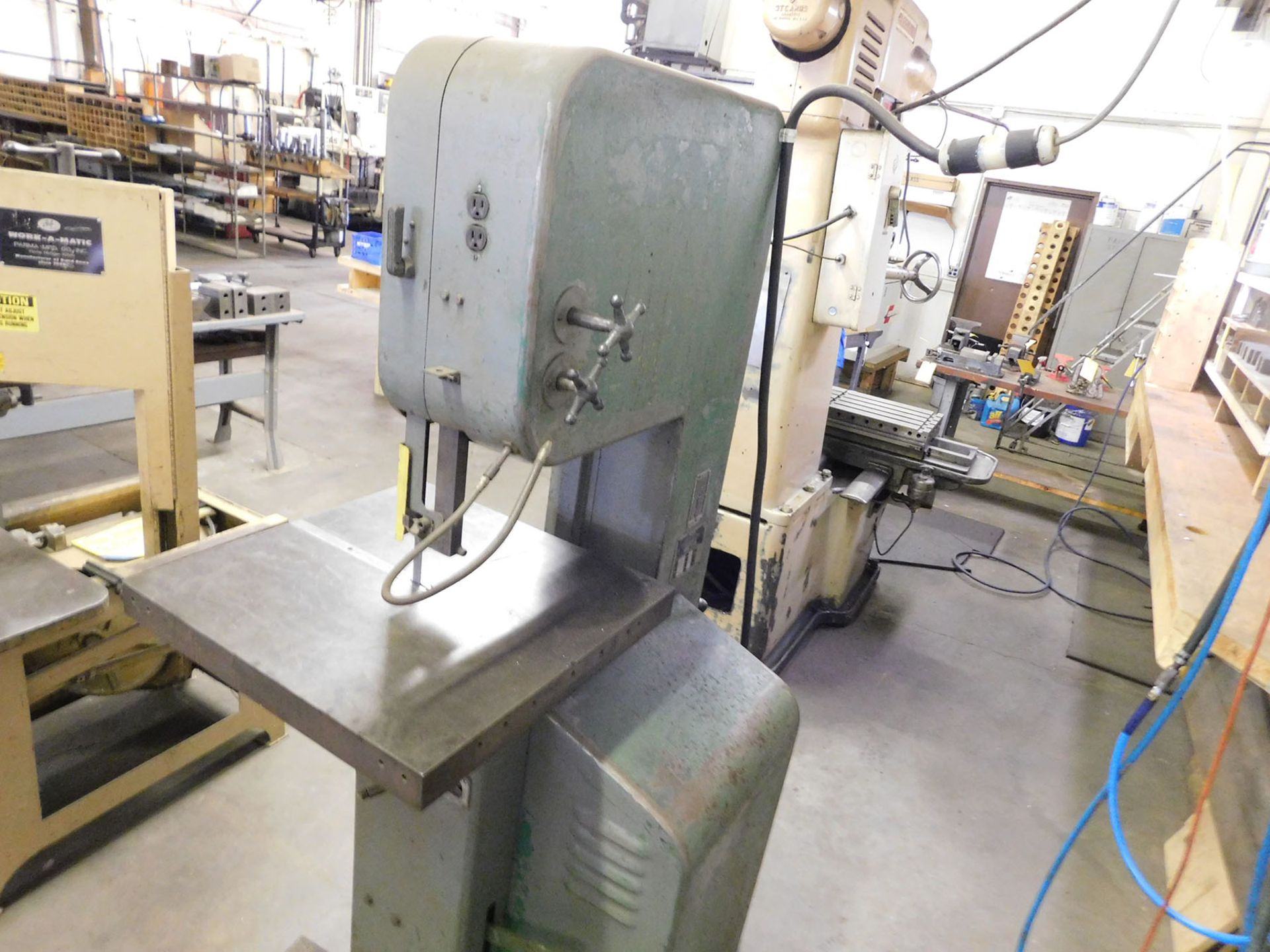 DOALL VERTICAL METAL BANDSAW; MODEL M-L, 120'' SAW LENGTH, 3370 MOTOR TO VARIABLE, 2' X 2' CONTOUR - Image 4 of 5