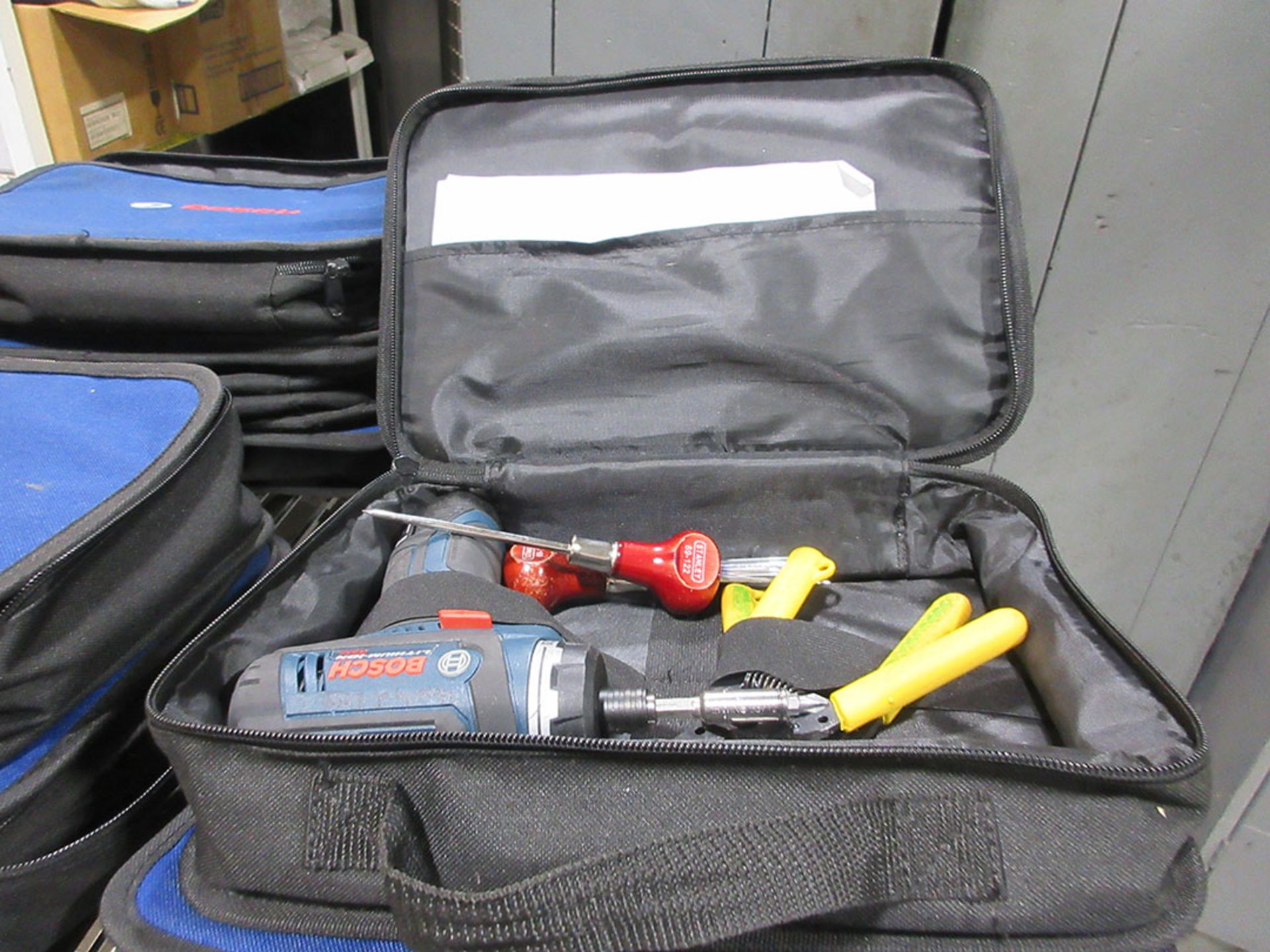 METRO CART WITH BOSCH & PORTER CABLE BATTERY DRILLS AND CHARGERS (SOME EMPTY) - Image 2 of 3