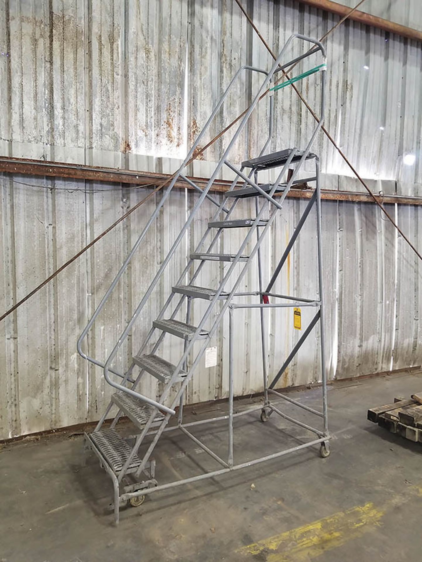 9-STEP ROLLING SHOP LADDER