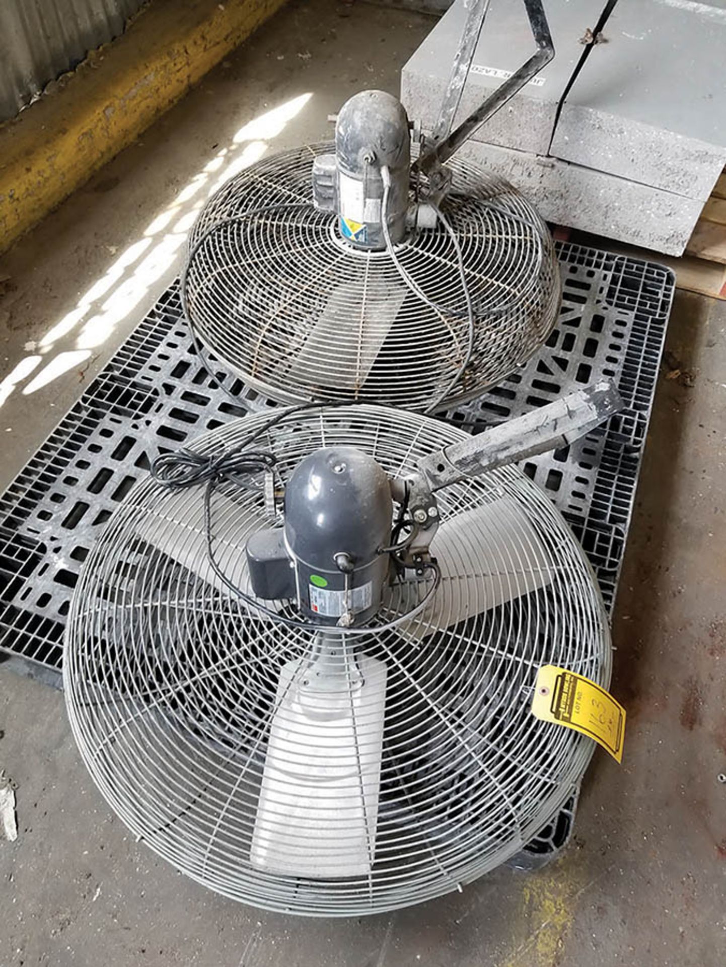 (6) 30'' COLUMN MOUNT CIRCULAR FANS - Image 3 of 3