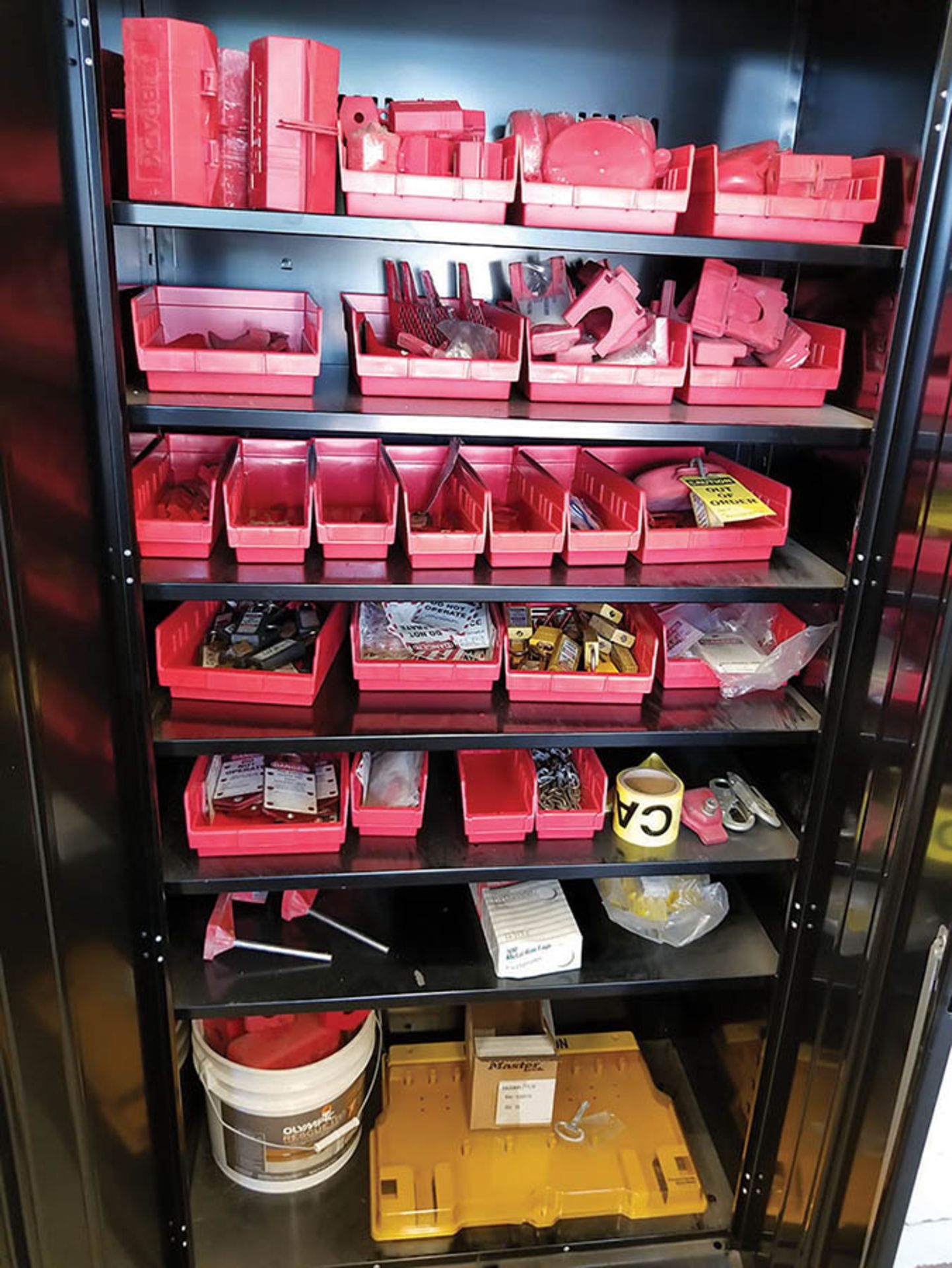 METAL CABINETS WITH LOCK OUT EQUIPMENT AND PPE EQUIPMENT; DUST MASKS, SHIELDED HARD HATS, HIGH - Image 2 of 5