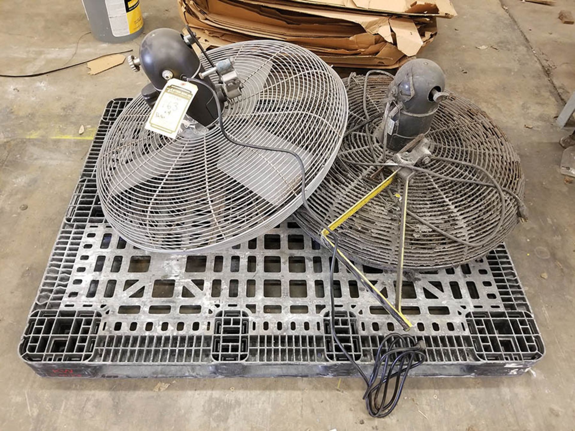 (6) 30'' COLUMN MOUNT CIRCULAR FANS