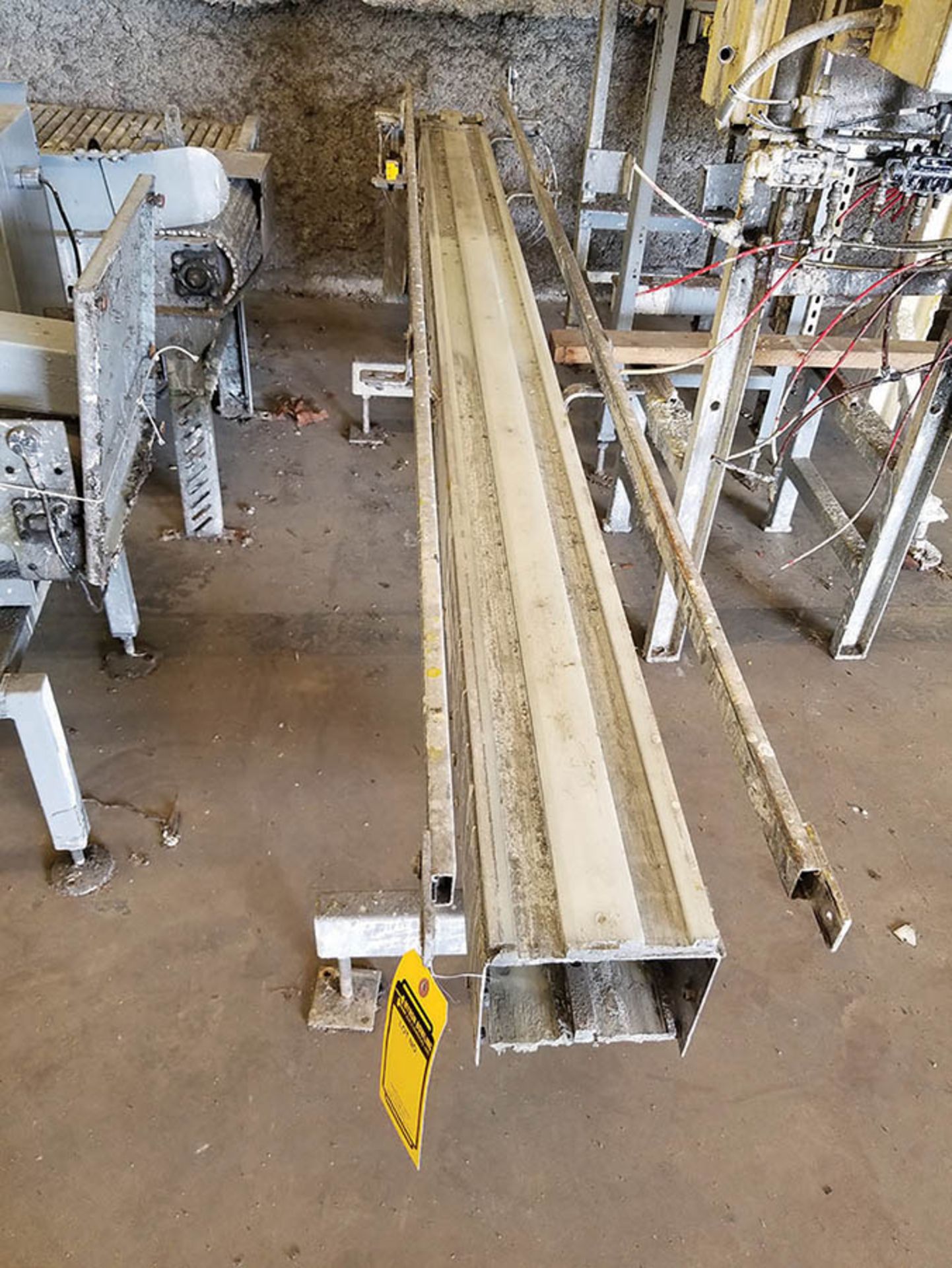 LARGE LOT OF CONVEYOR: INCLUDING BUT NOT LIMITED TO HYTROL POWER AND ROLLER CONVEYORS, STANDS, - Image 15 of 18