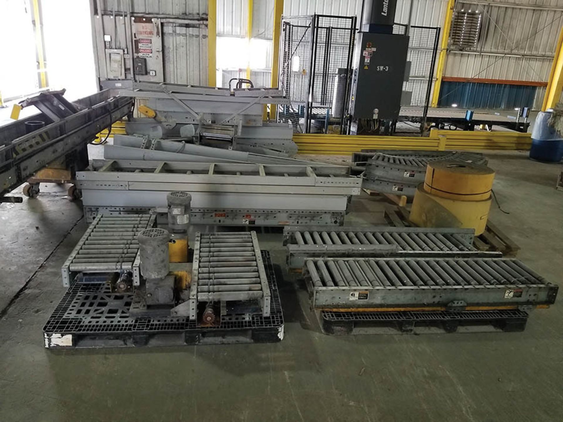 LARGE LOT OF CONVEYOR: INCLUDING BUT NOT LIMITED TO HYTROL POWER AND ROLLER CONVEYORS, STANDS, - Image 2 of 18