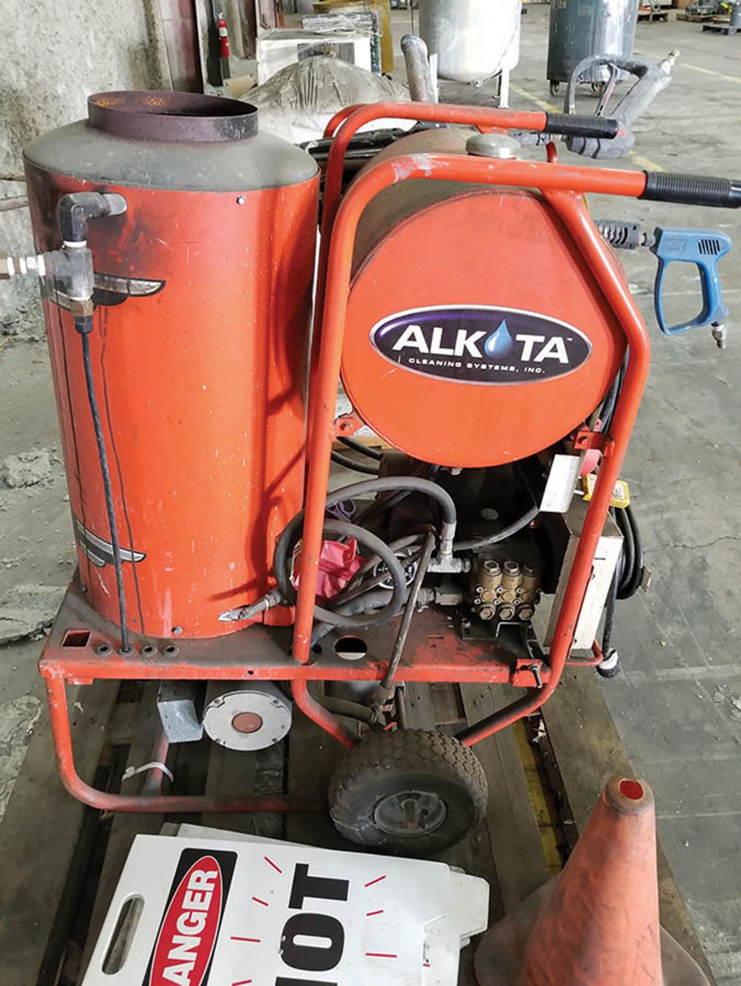 ALKOTA ELECTRIC HOT PRESSURE WASHER CLEANING SYSTEM, MODEL 122 - Image 4 of 6