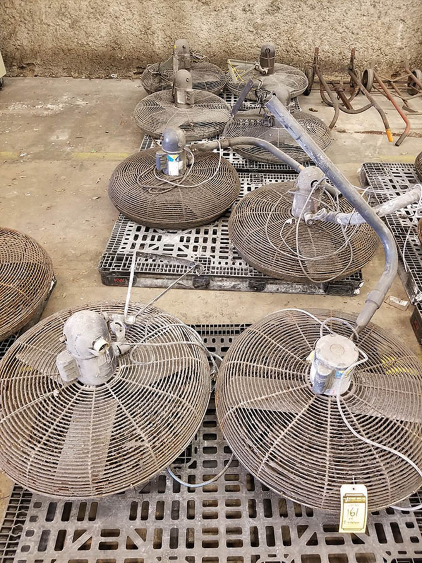 (8) 30'' COLUMN MOUNT CIRCULAR FANS