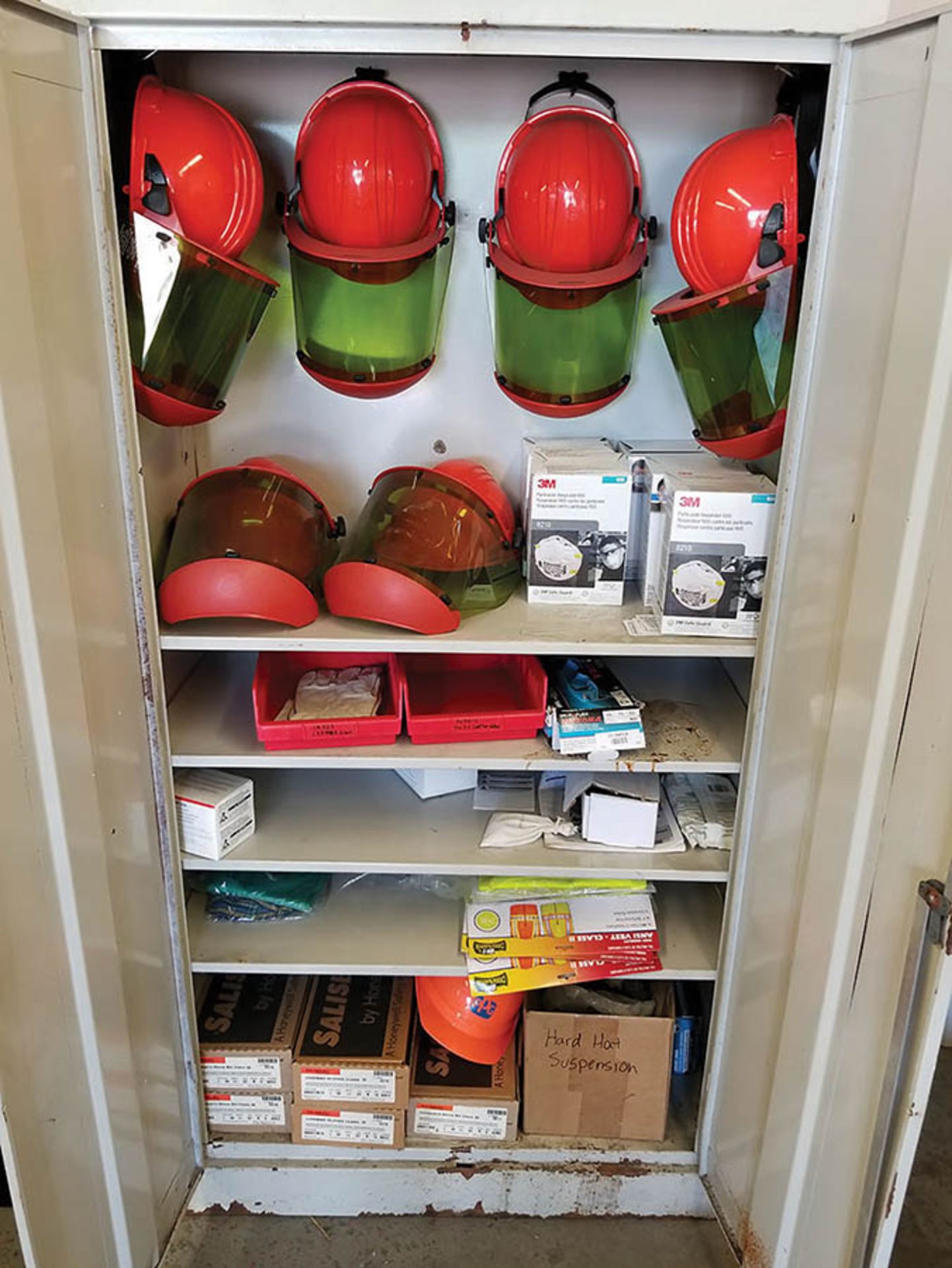 METAL CABINETS WITH LOCK OUT EQUIPMENT AND PPE EQUIPMENT; DUST MASKS, SHIELDED HARD HATS, HIGH - Image 3 of 5