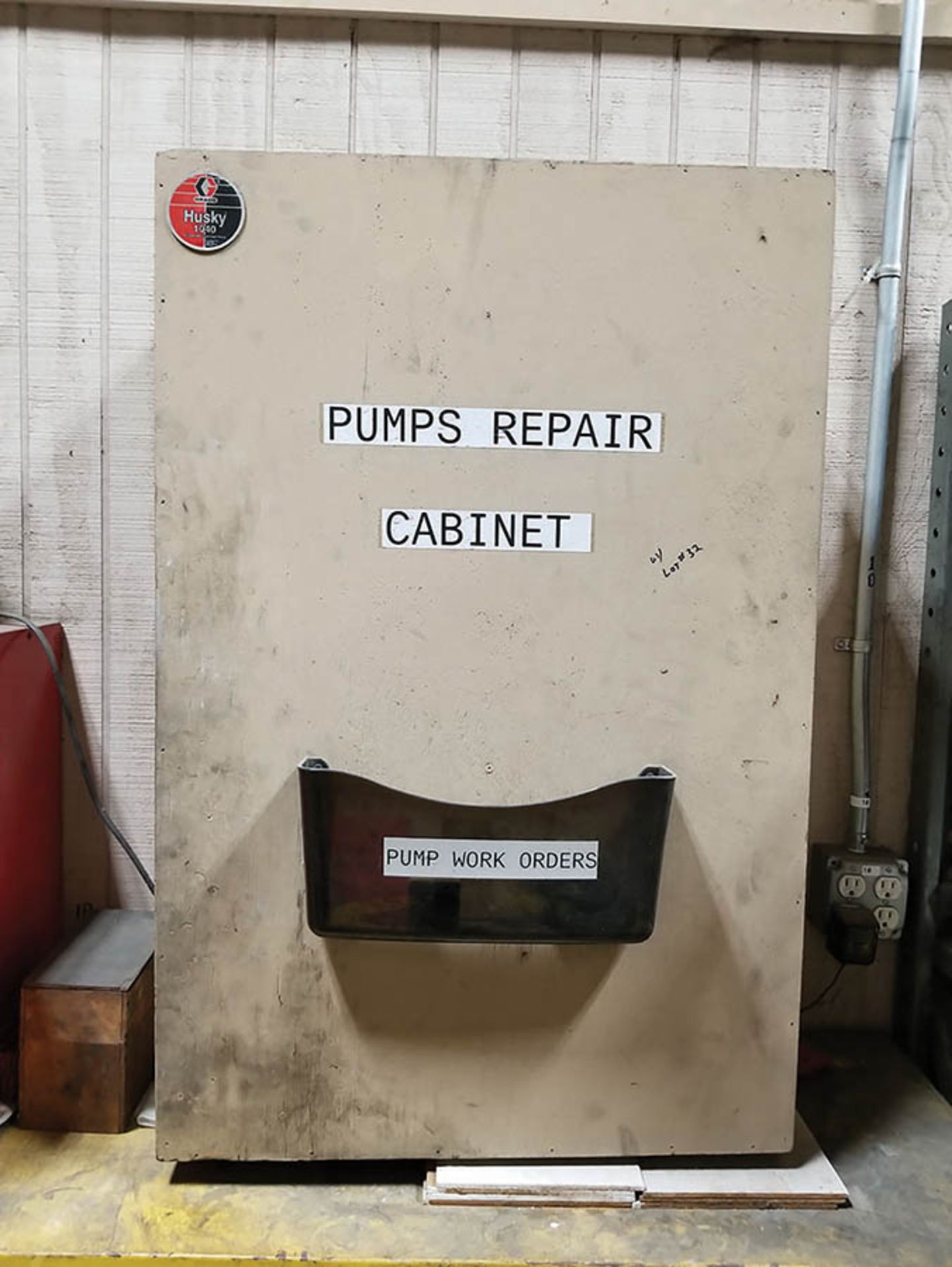 METAL & WOOD CABINETS WITH PUMP REPAIR PARTS AND TOOLS - Image 6 of 7