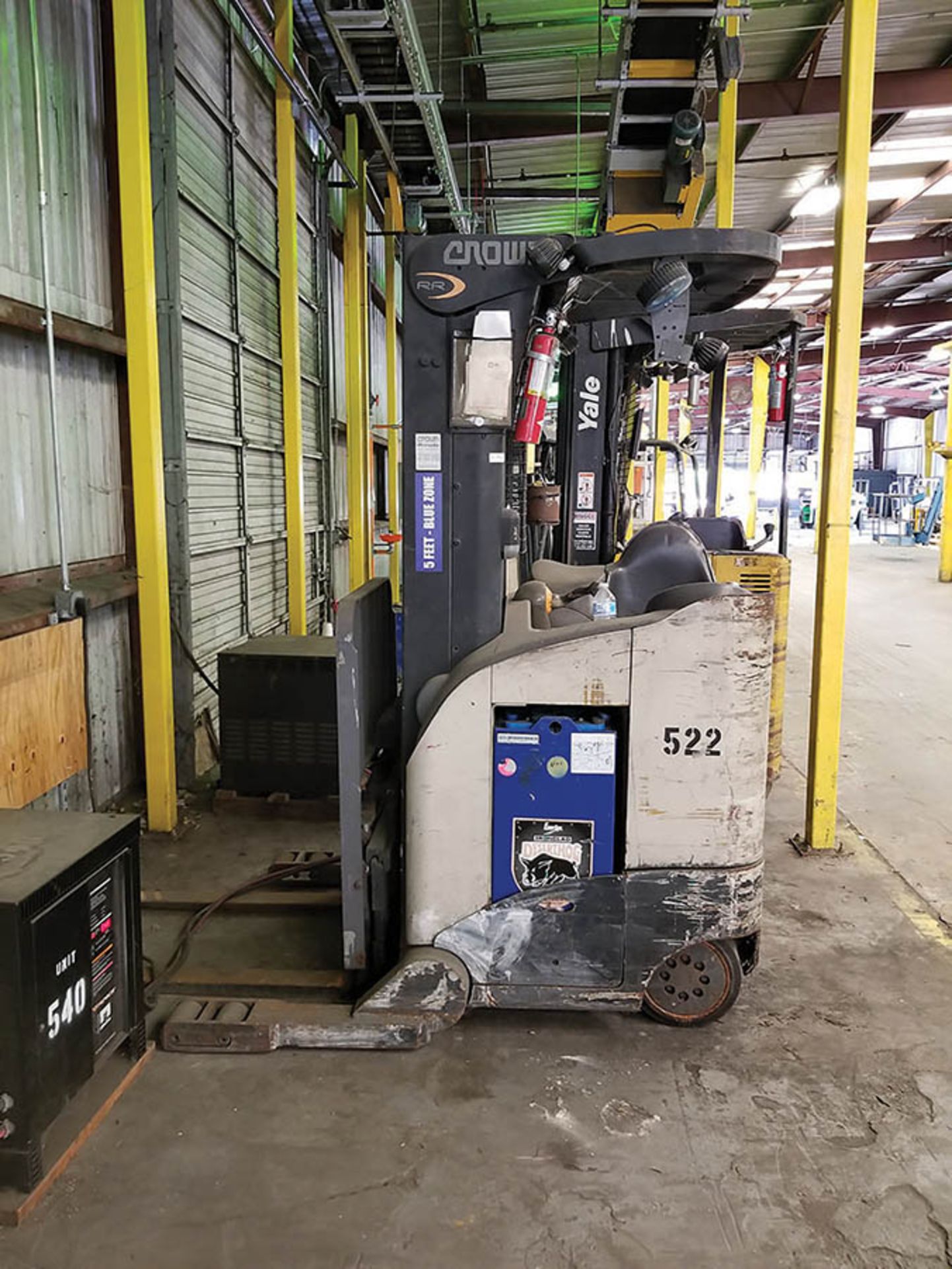 CROWN 5200 SERIES 3,500 LB. NARROW AISLE ELECTRIC FORKLIFT, MODEL RR 5210-35TT198, S/N 1A309223,