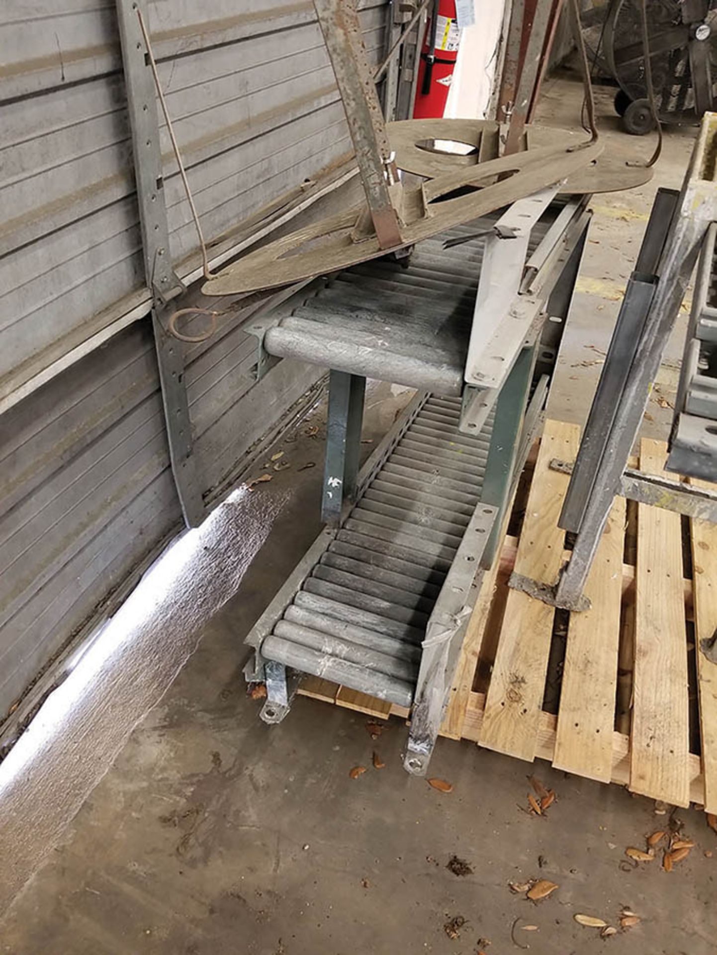 LARGE LOT OF CONVEYOR: INCLUDING BUT NOT LIMITED TO HYTROL POWER AND ROLLER CONVEYORS, STANDS, - Image 12 of 18