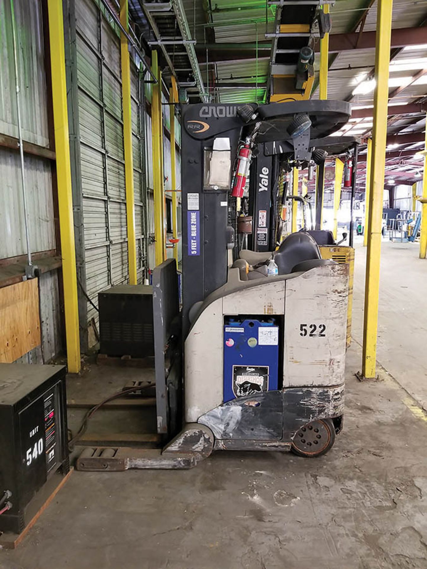 CROWN 5200 SERIES 3,500 LB. NARROW AISLE ELECTRIC FORKLIFT, MODEL RR 5210-35TT198, S/N 1A309223, - Image 2 of 7