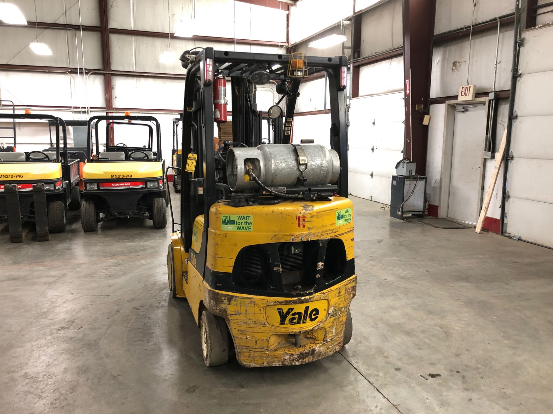 2005 YALE 5,000 LB., MODEL: GLC050VX, S/N: A910V02422C, LPG, LEVER SHIFT, SOLID TIRES, 264” RAISED/ - Image 2 of 5