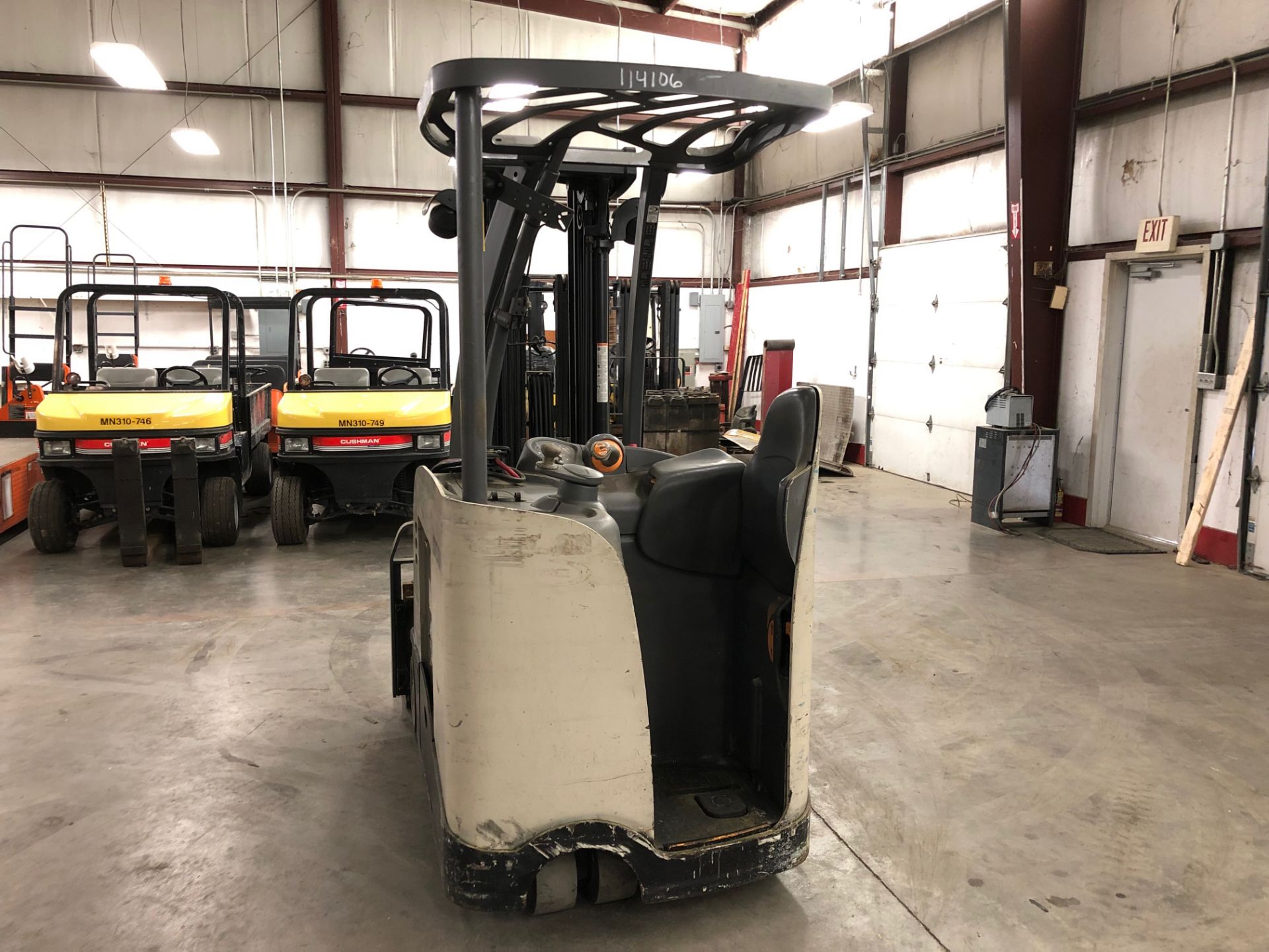 2012 CROWN 4,000 LB. CAPACITY, STANDUP FORKLIFT, MODEL: RC5545-40, S/N: 1A386291, WITH 36 VOLT - Image 2 of 5