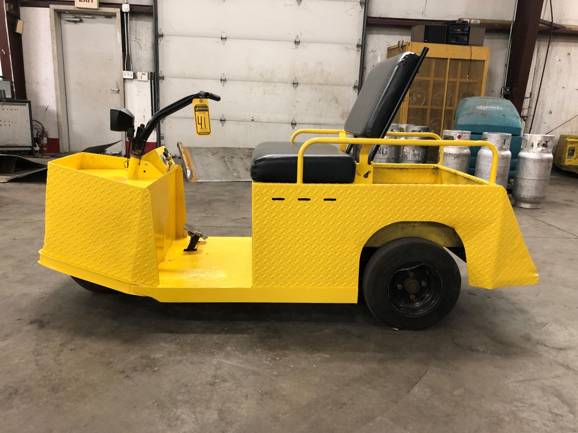 2015 CUSHMAN 3-WHEEL ELECTRIC PERSONNEL CART, MODEL: MINUTE MISER, WITH 24-VOLT ON-BOARD CHARGER,