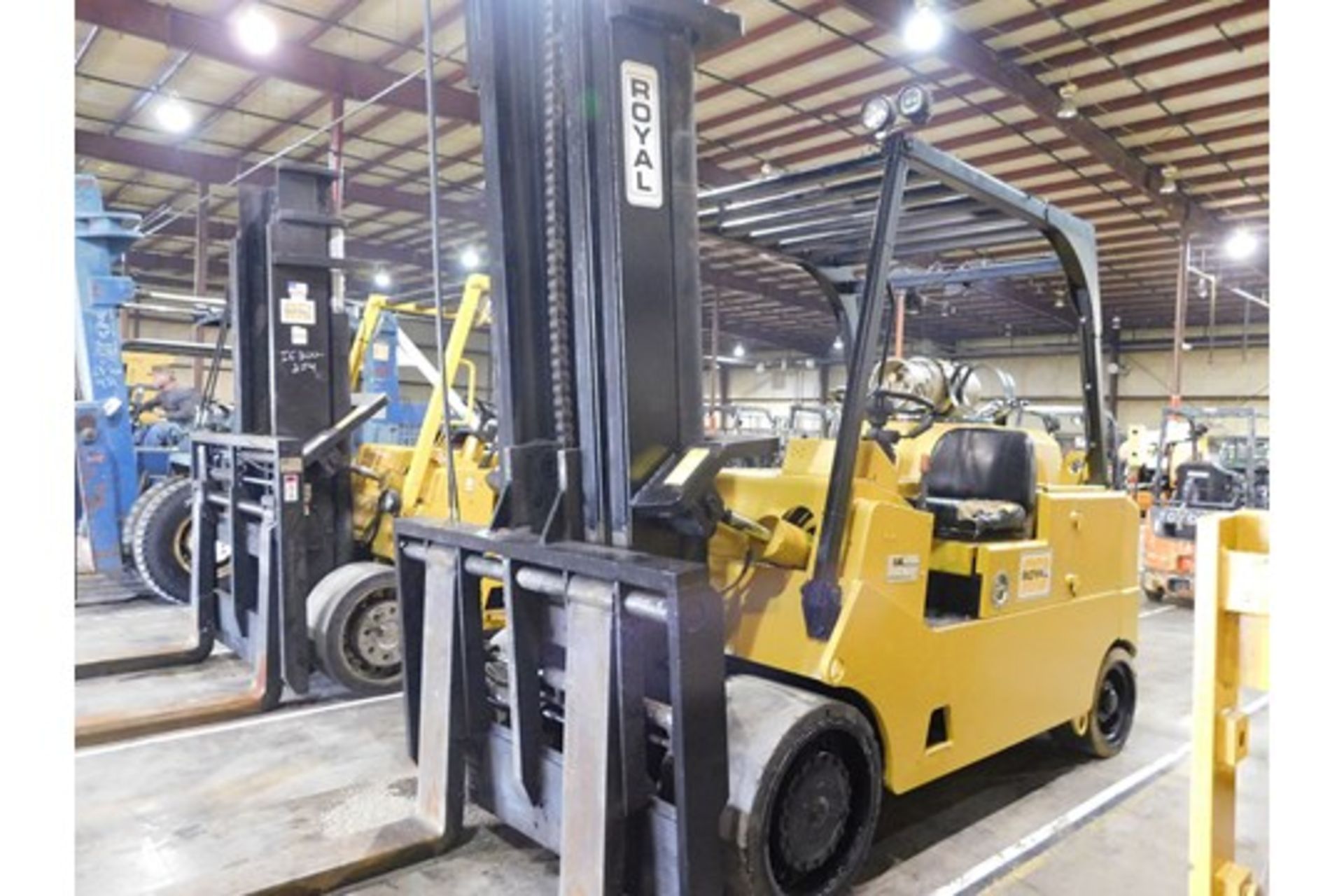 2007 ROYAL 30,000 LB. CAPACITY FORKLIFT, MODEL: T300C, S/N: L1113, LPG, SOLID TIRES, 147” RAISED/ - Image 4 of 8