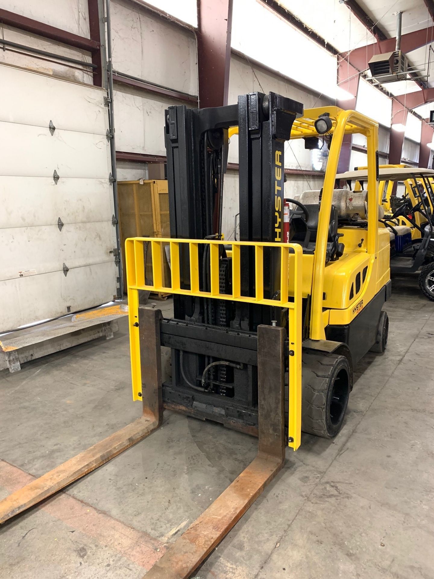 2011 HYSTER 10,000 LB., MODEL: S100FT, S/N: G004V05411J, LPG, LEVER SHIFT, SOLID TIRES, 163” - Image 2 of 5