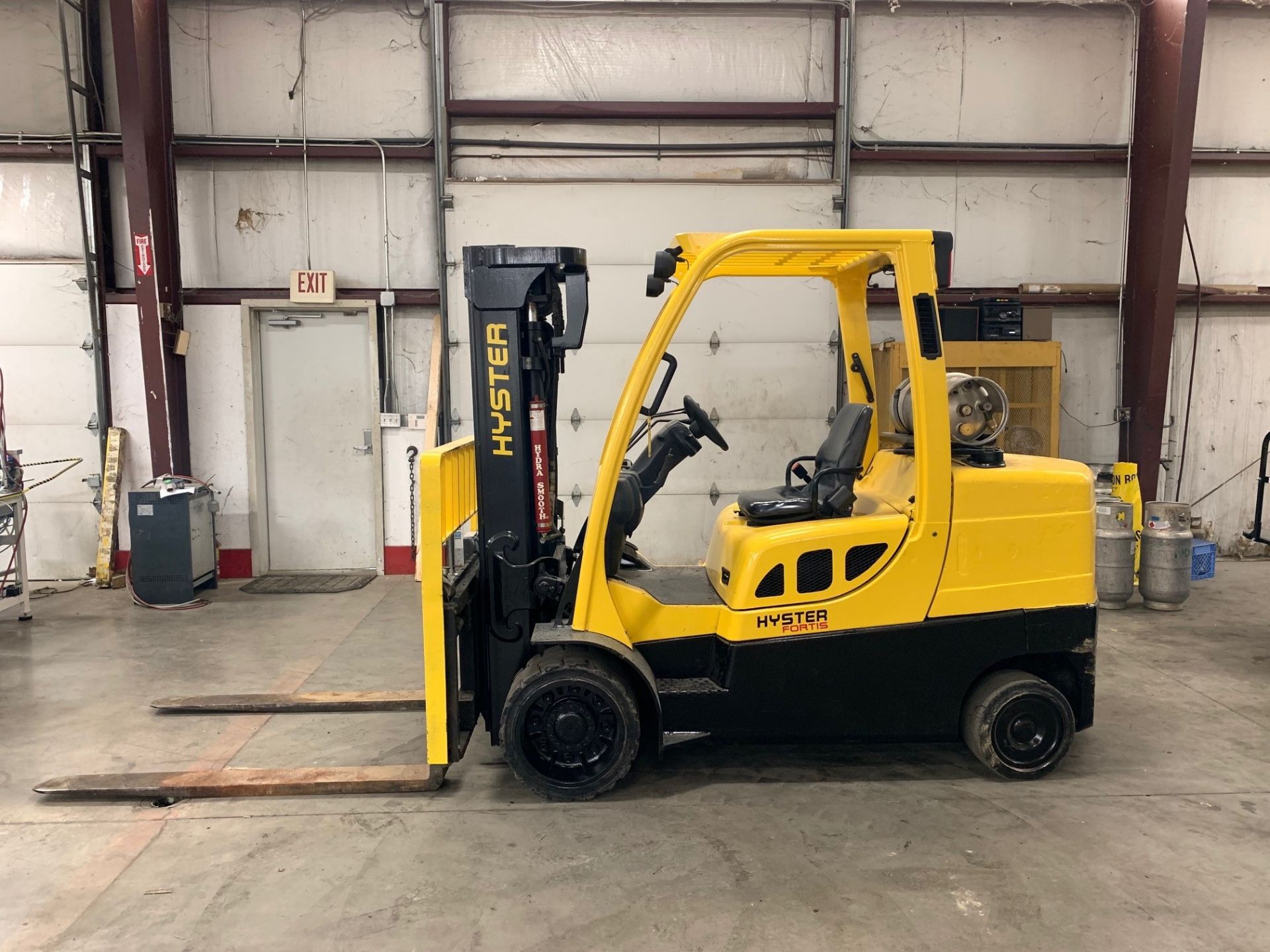 2011 HYSTER 10,000 LB., MODEL: S100FT, S/N: G004V05404J, LPG, LEVER SHIFT, SOLID TIRES, 163”