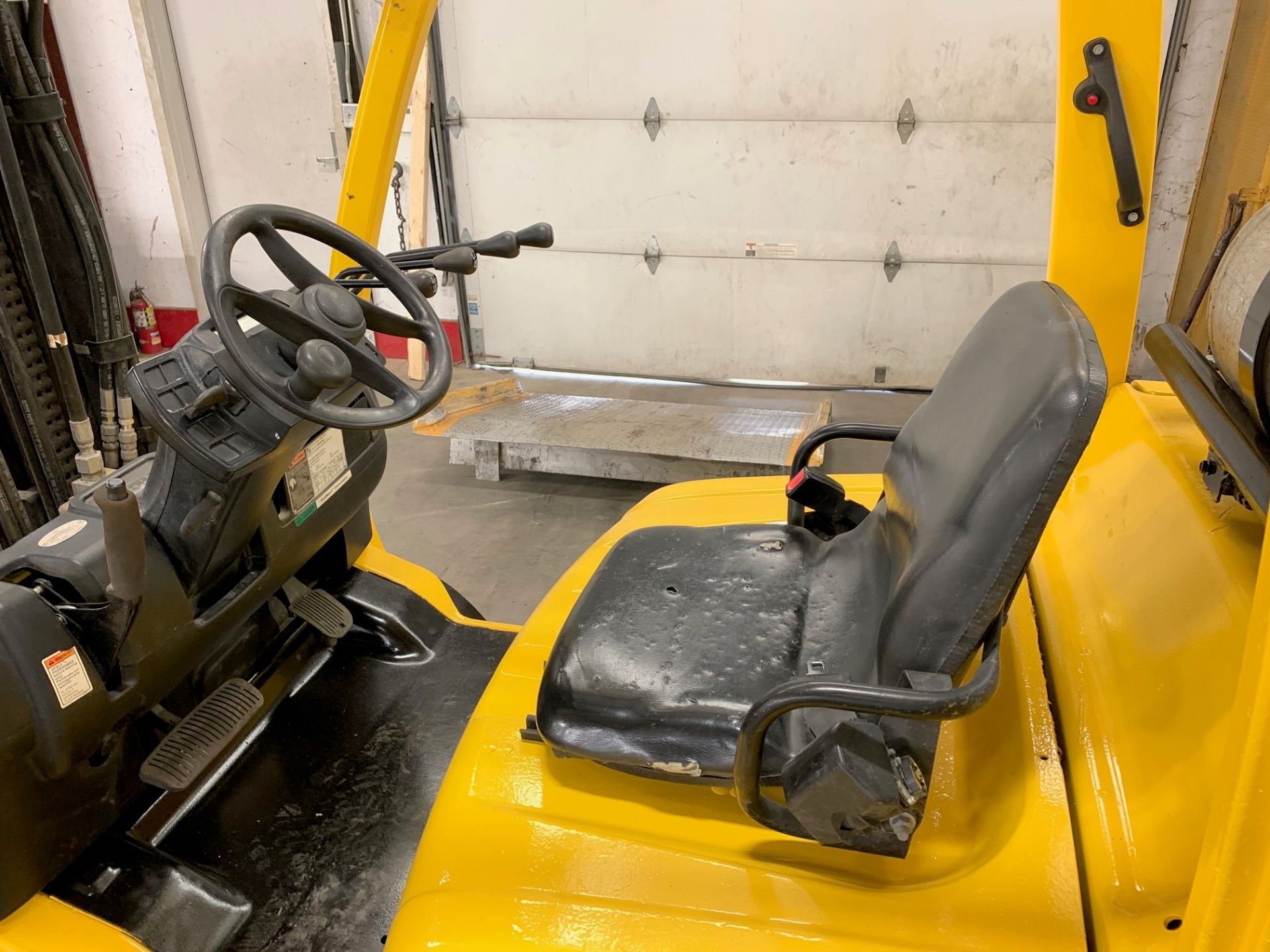 2008 HYSTER 12,000 LB., MODEL: S120FT, S/N: G004V01999E, LPG, LEVER SHIFT, SOLID NON-MARKING - Image 5 of 6