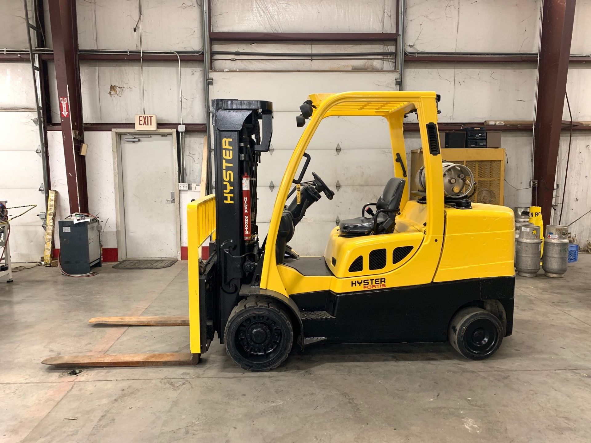 2011 HYSTER 10,000 LB., MODEL: S100FT, S/N: G004V05411J, LPG, LEVER SHIFT, SOLID TIRES, 163”